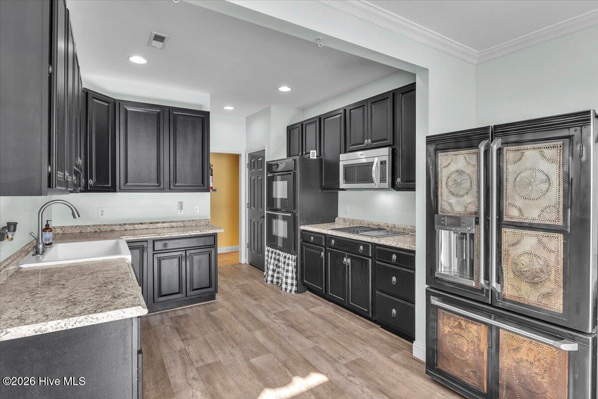 100561788 | Photo 28