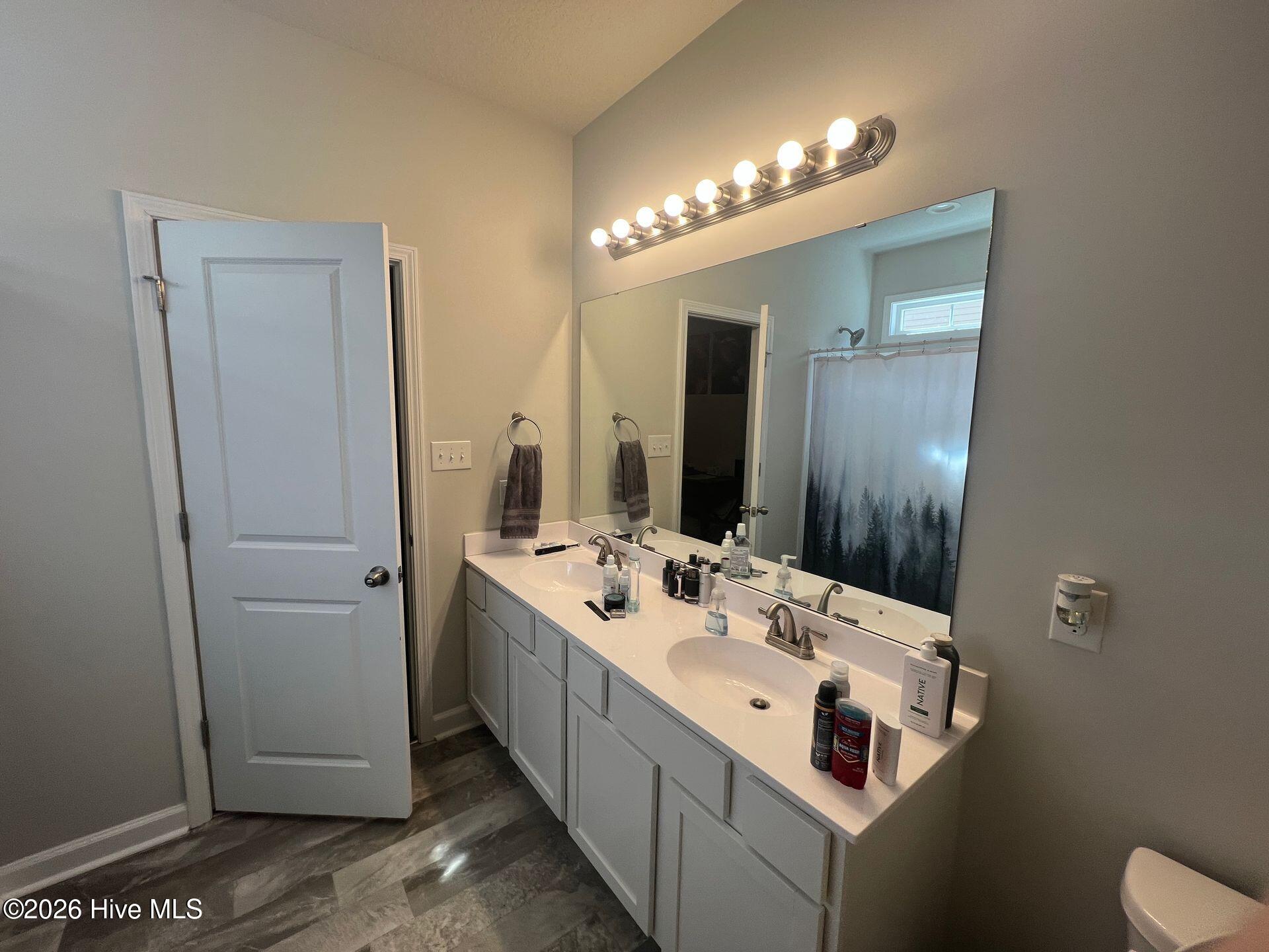 100566254 | Photo 15