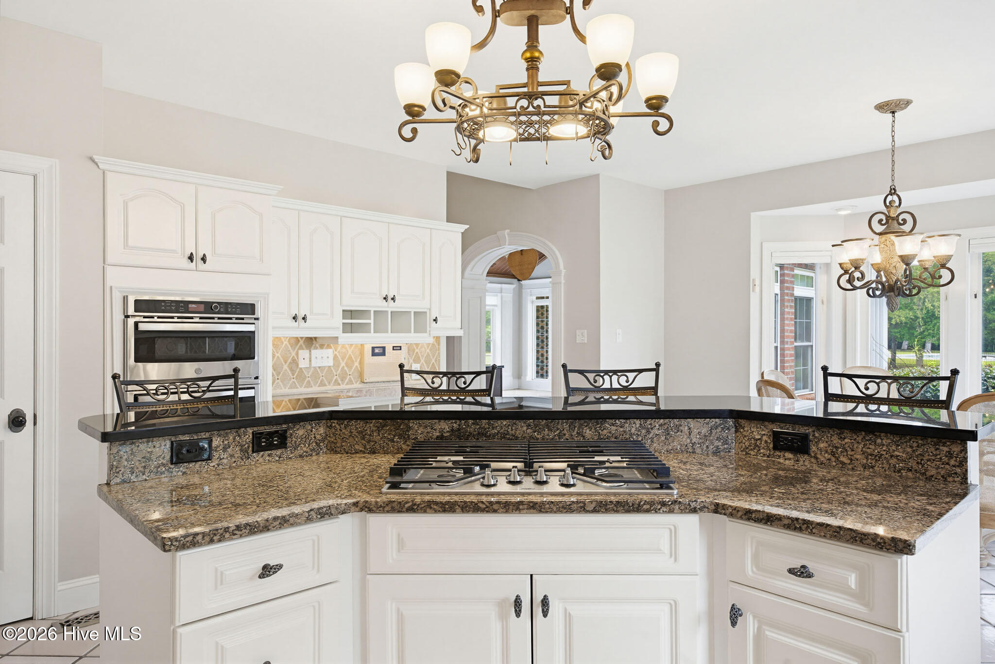 100570266 | Photo 19