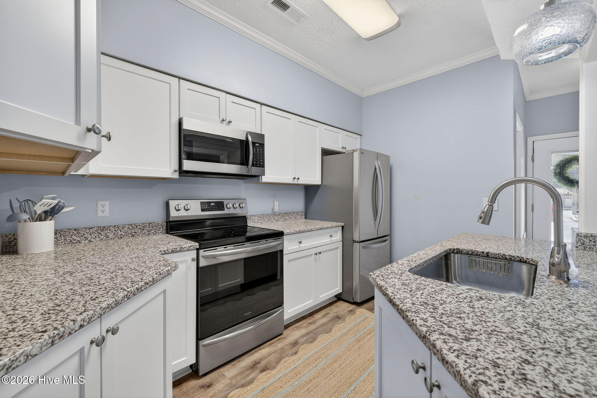 100562760 | Photo 27