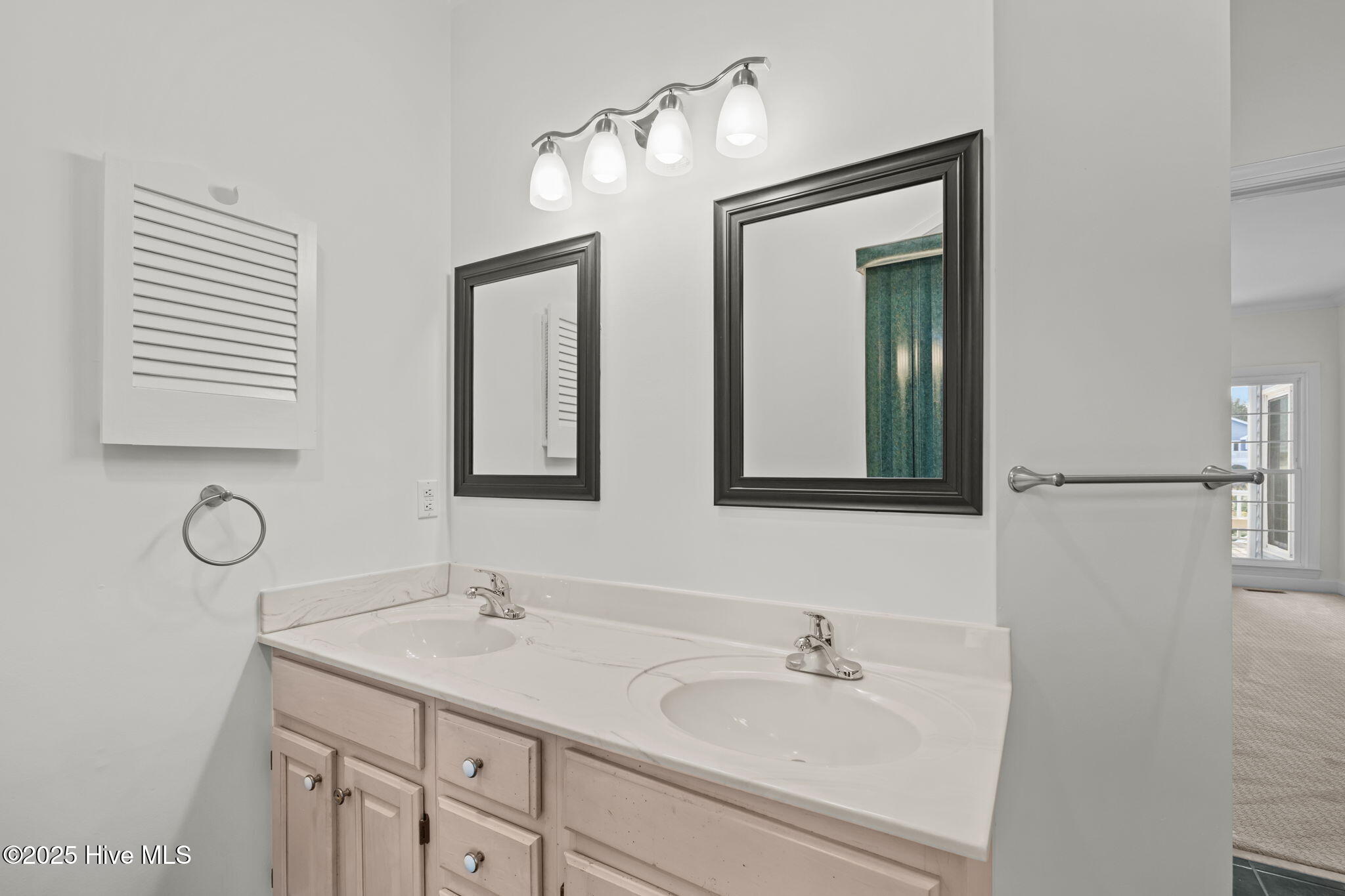 100542960 | Photo 14