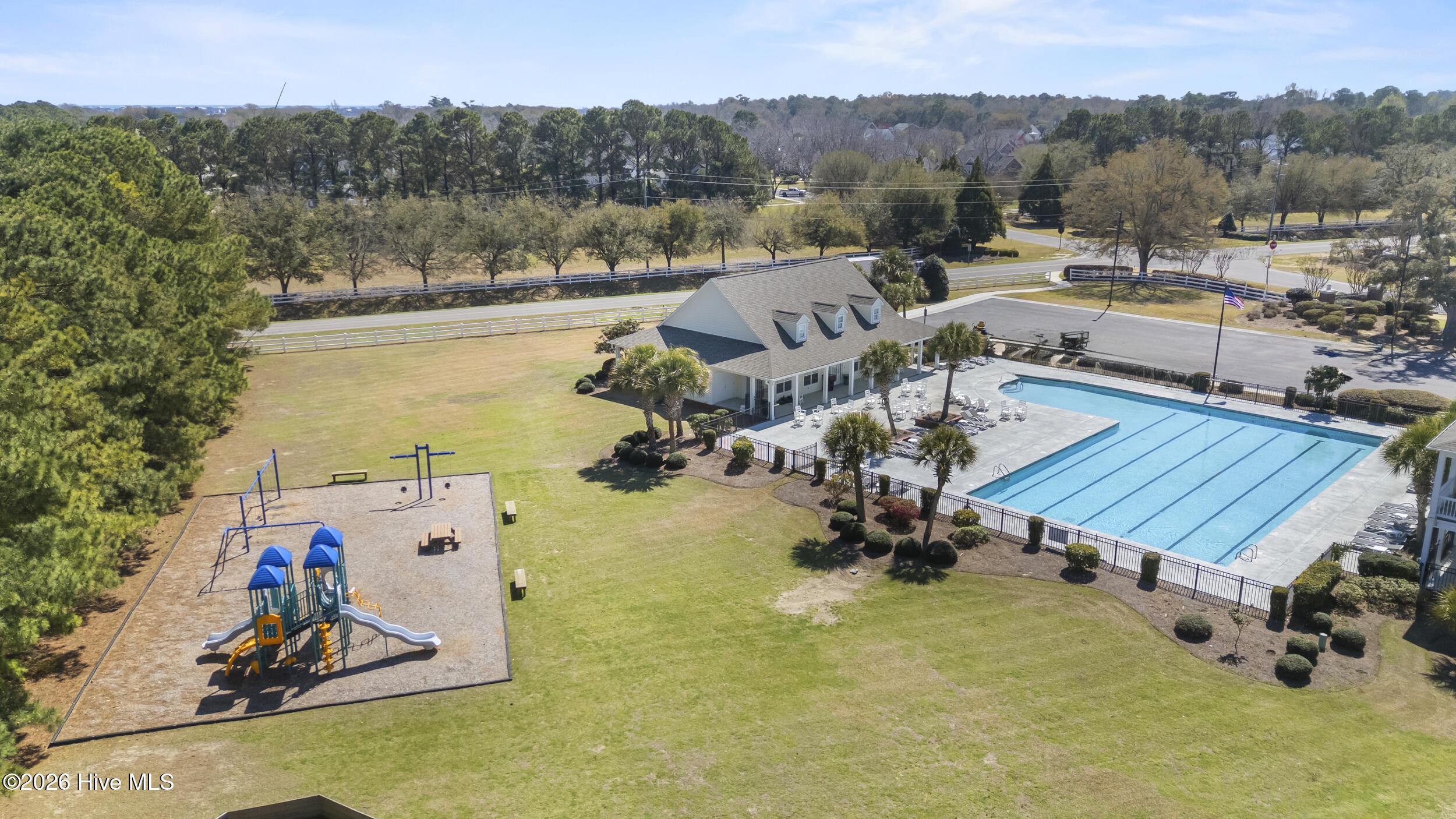 100561987 | Photo 83