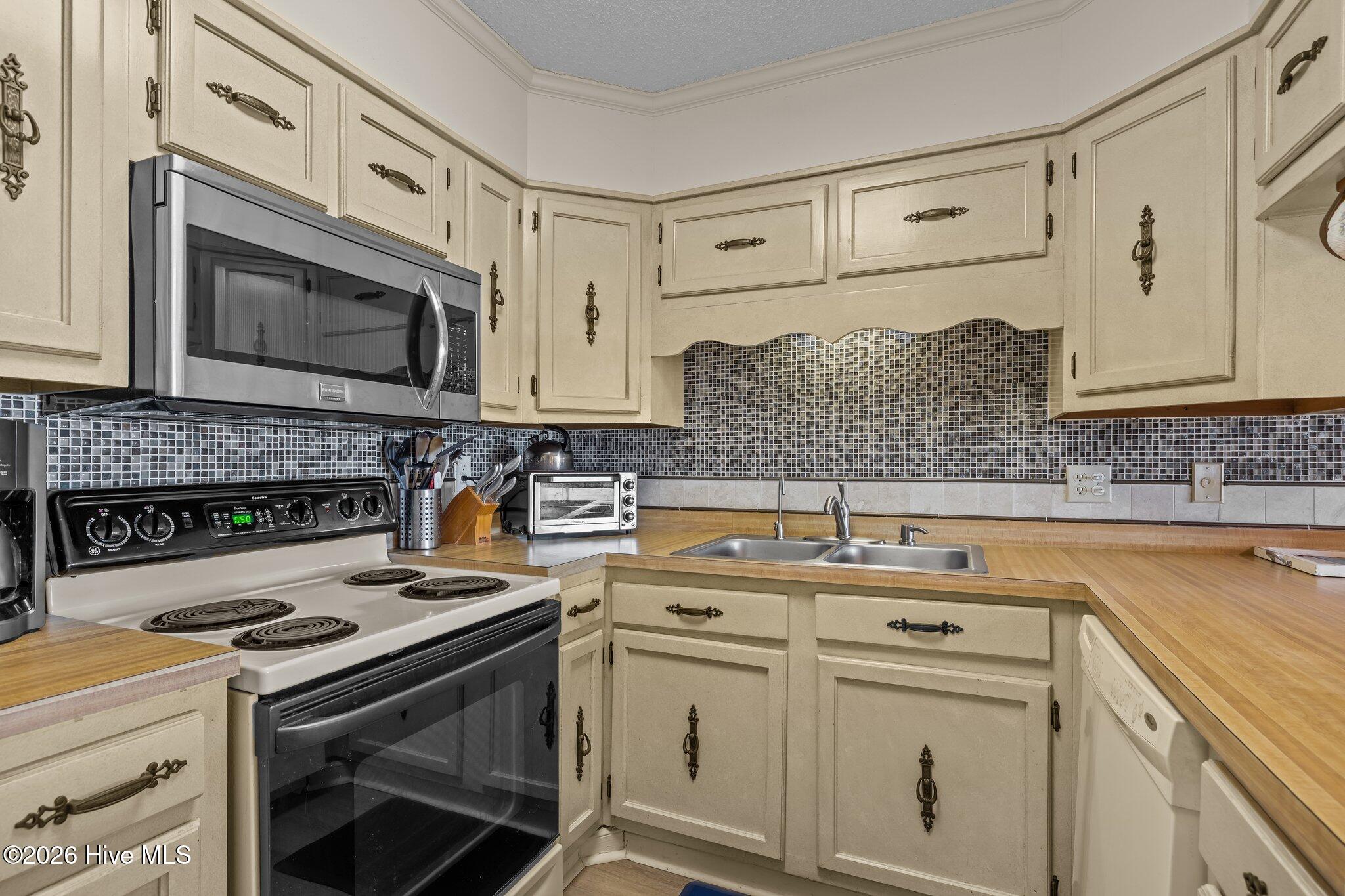 100551445 | Photo 10