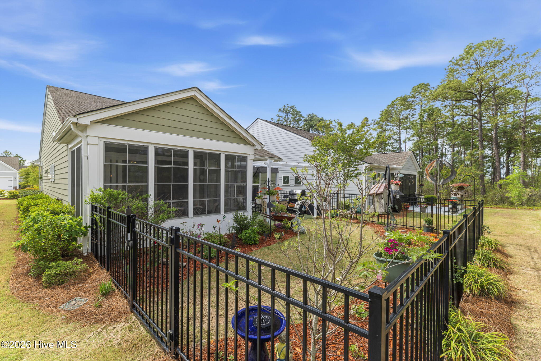 100565858 | Photo 41