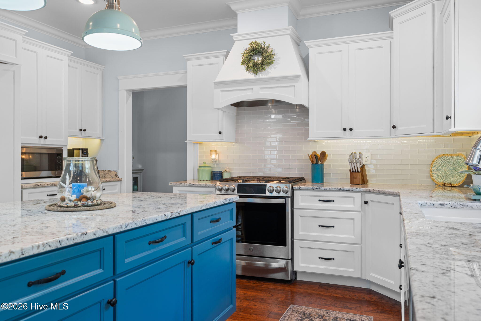 100560975 | Photo 14