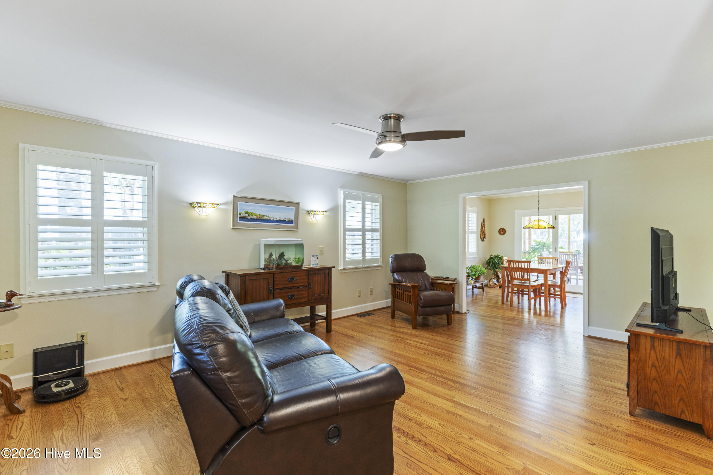 100569579 | Photo 35