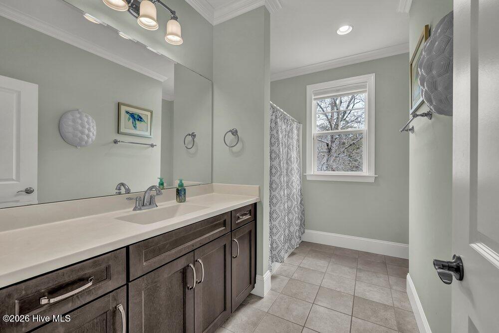 100555857 | Photo 29