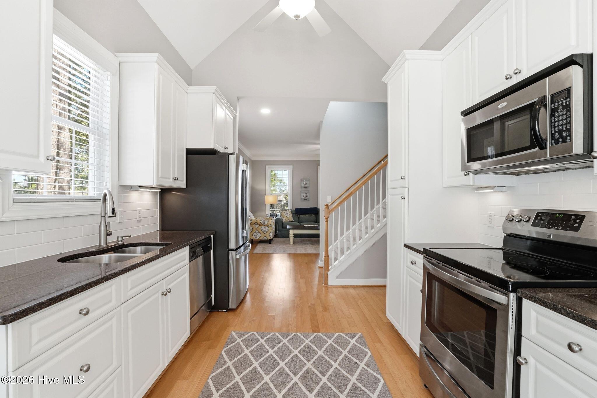 100559156 | Photo 12