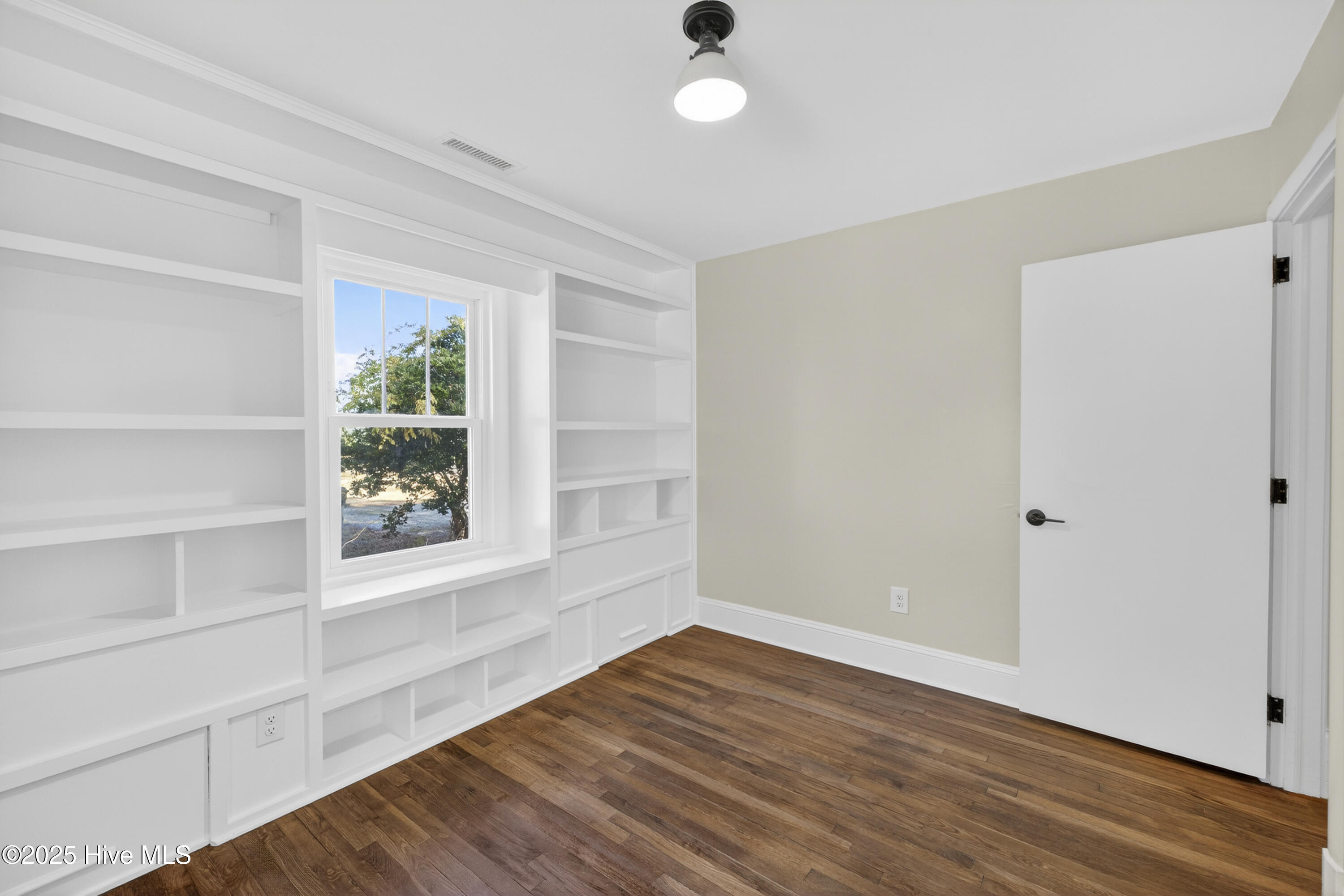 100567481 | Photo 15