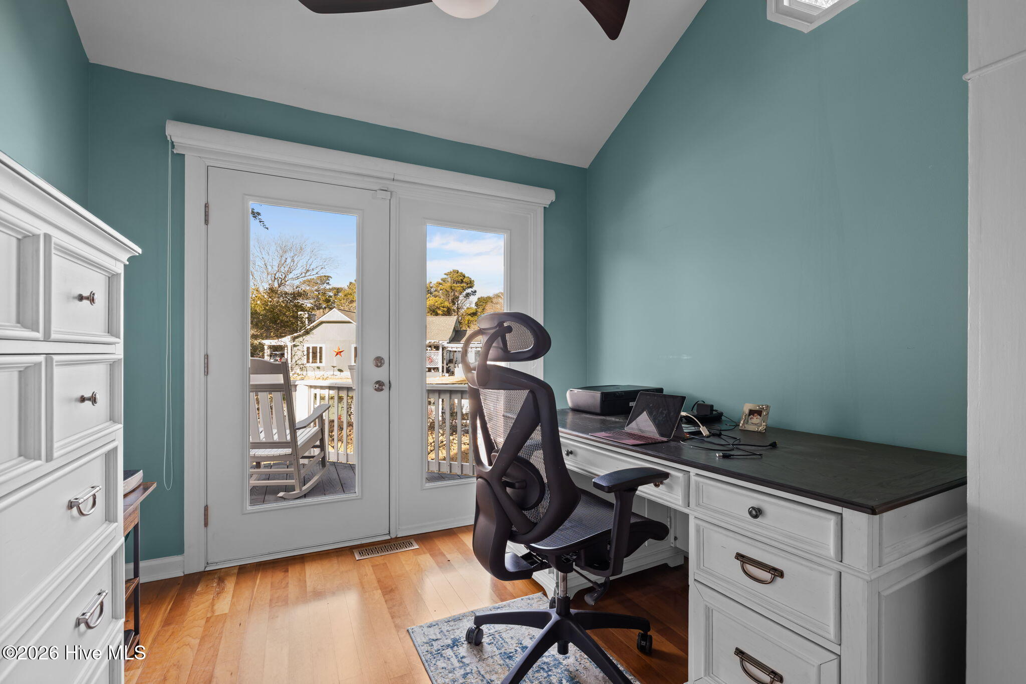 100551072 | Photo 37