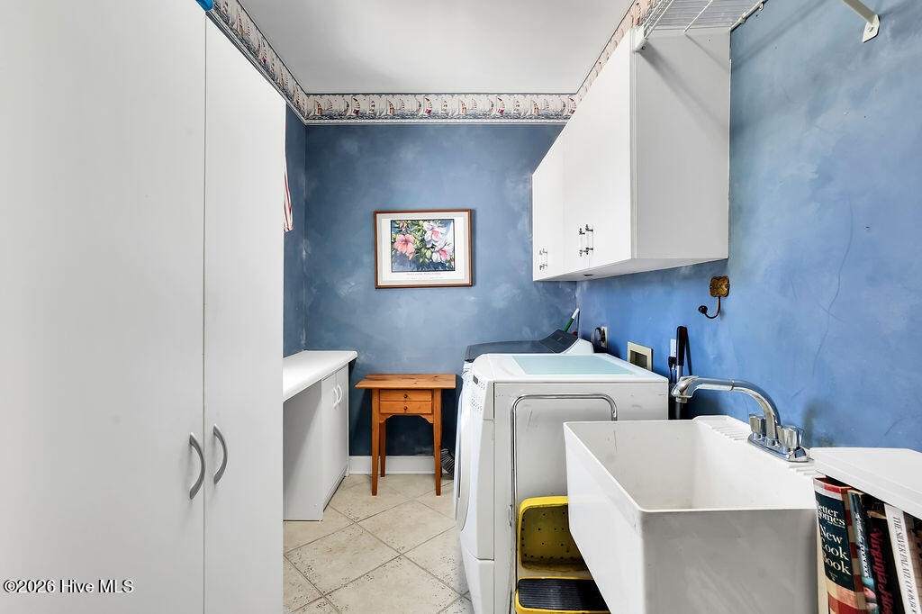 100563710 | Photo 27