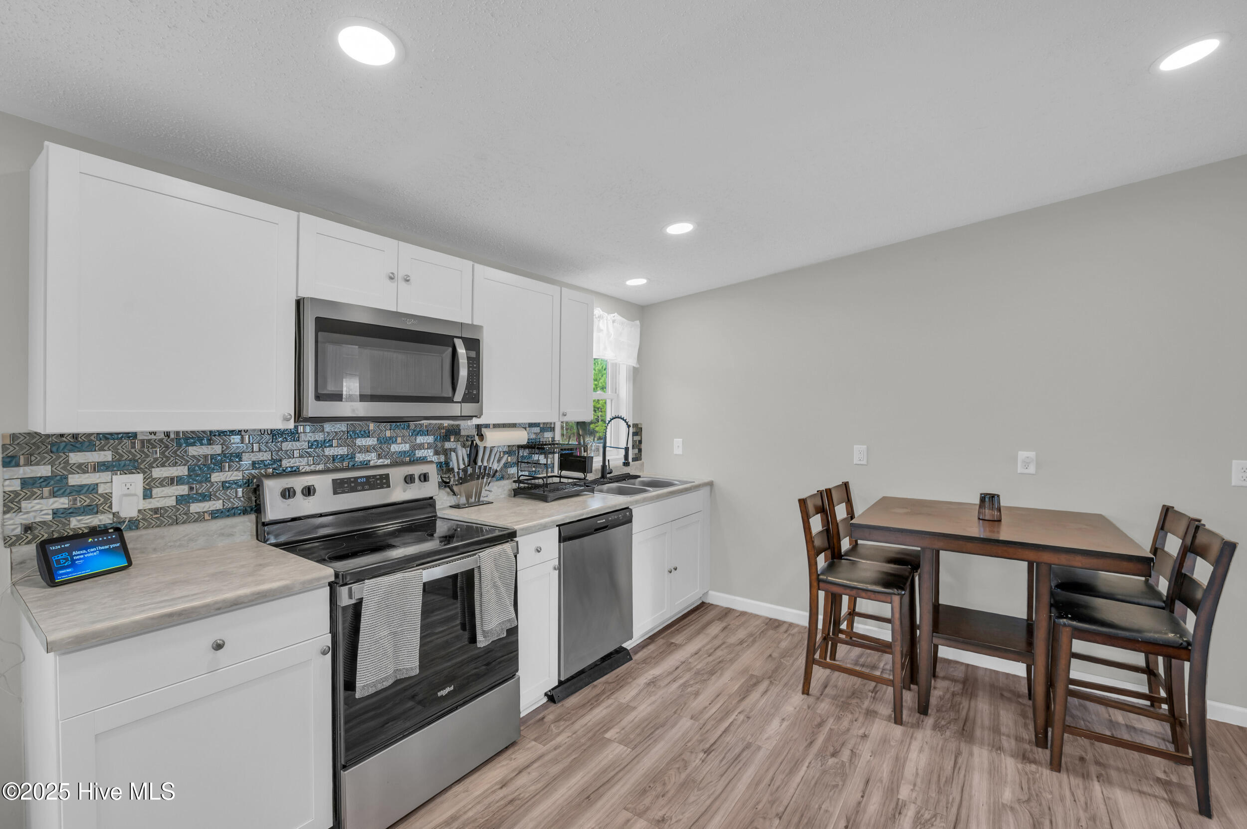 100518918 | Photo 12