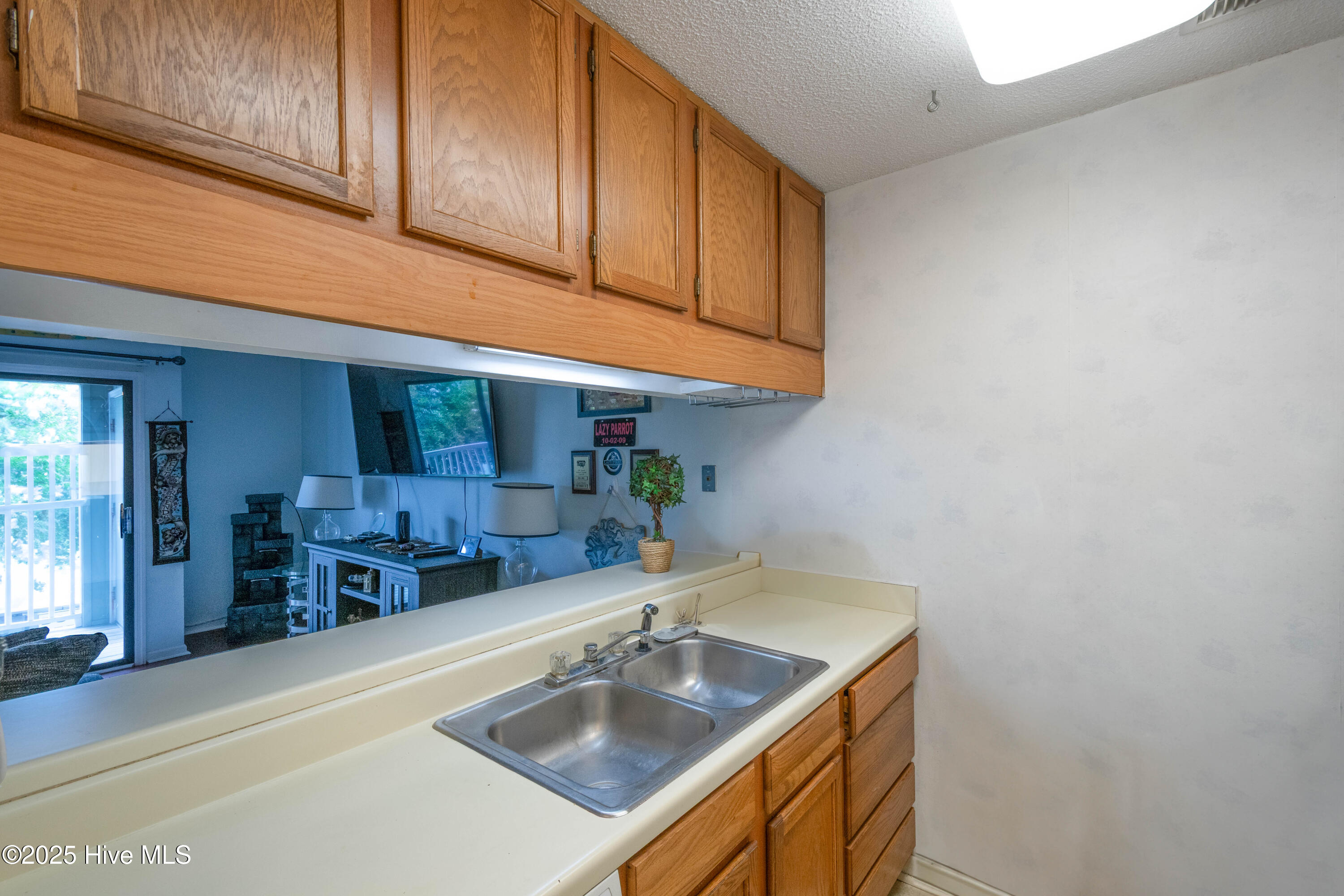 100517828 | Photo 16