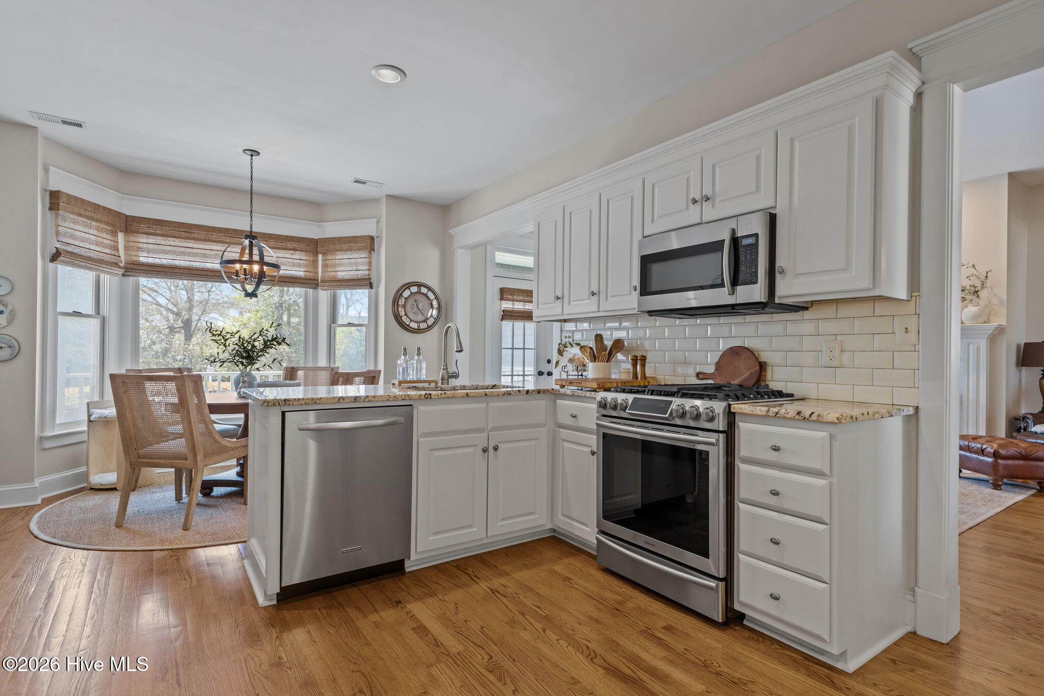 100564059 | Photo 20