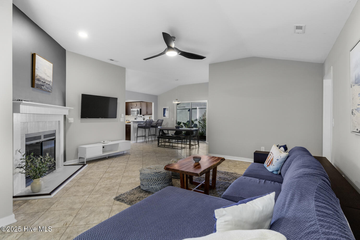 100535668 | Photo 19