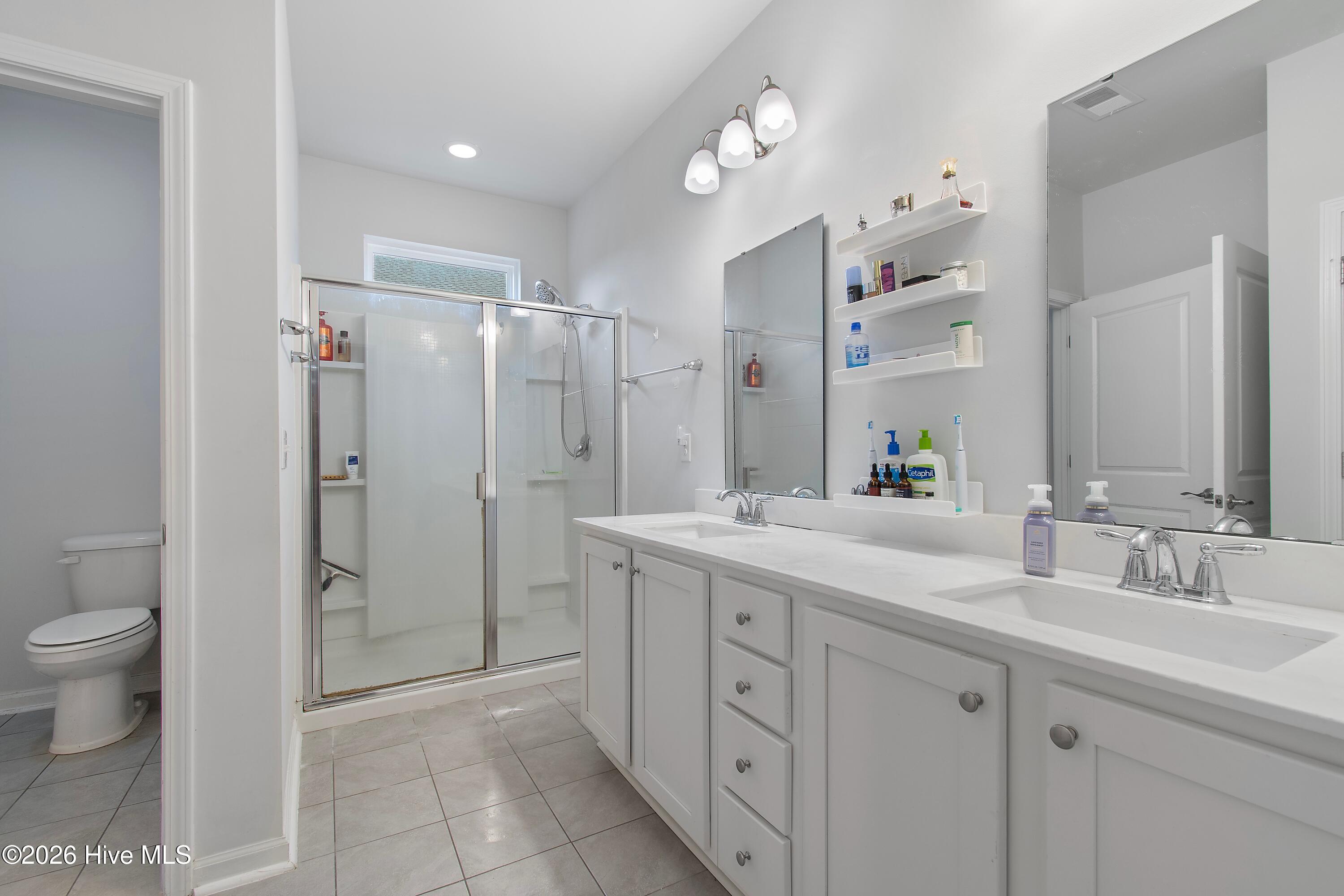 100560000 | Photo 19