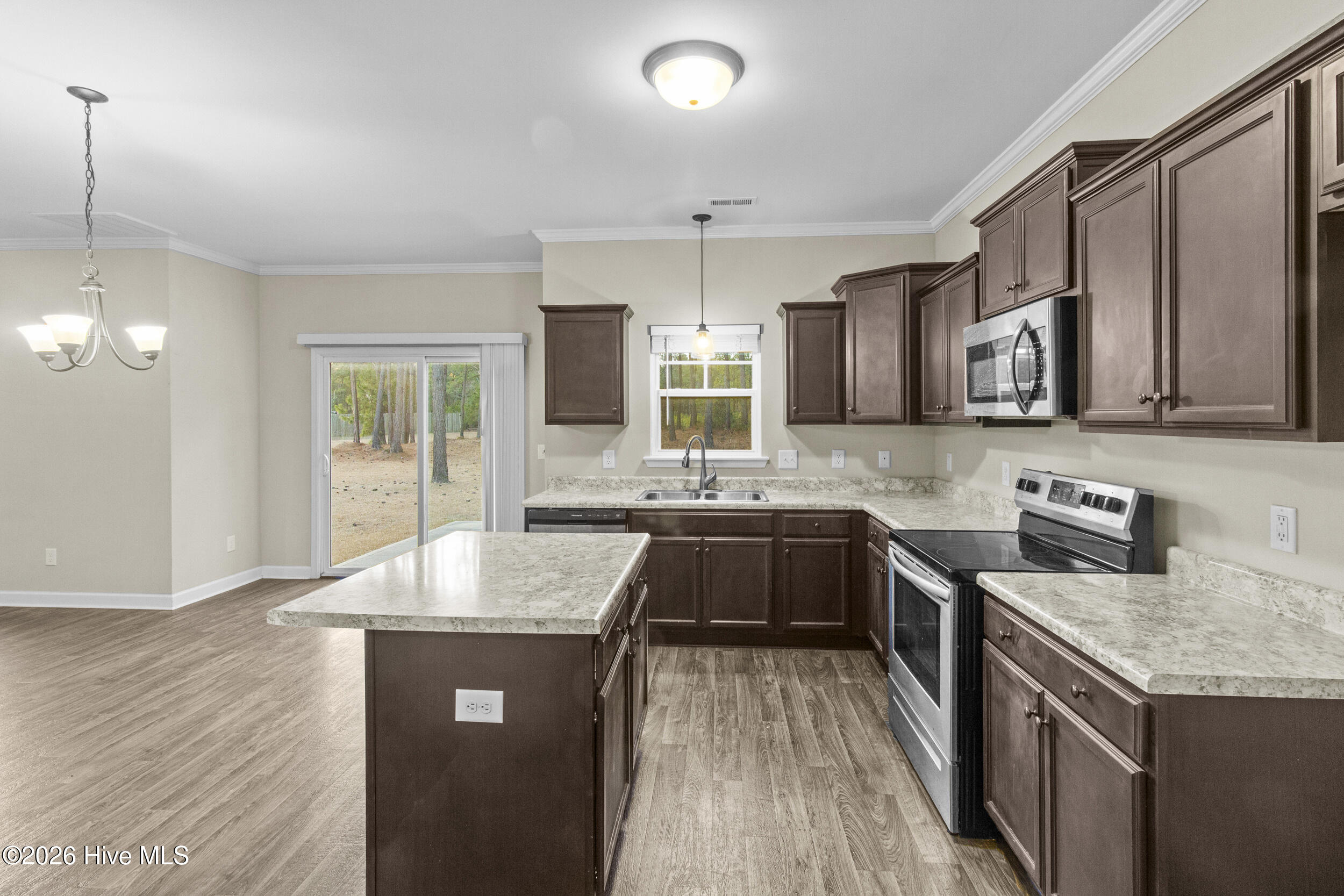 100552565 | Photo 15