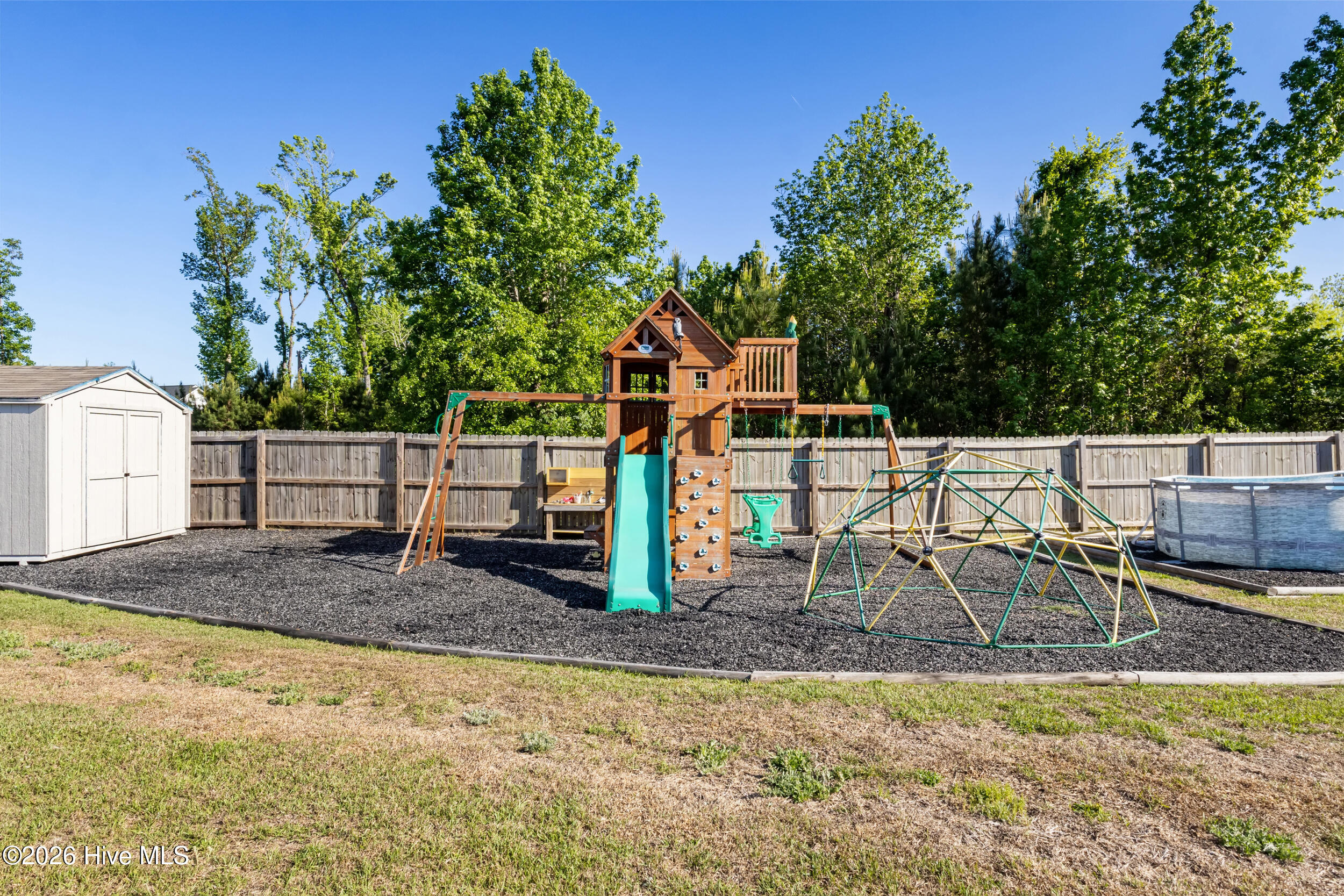 100569391 | Photo 49