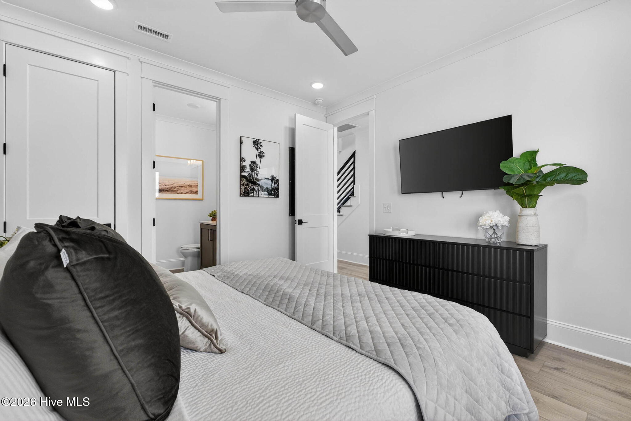 100543300 | Photo 45