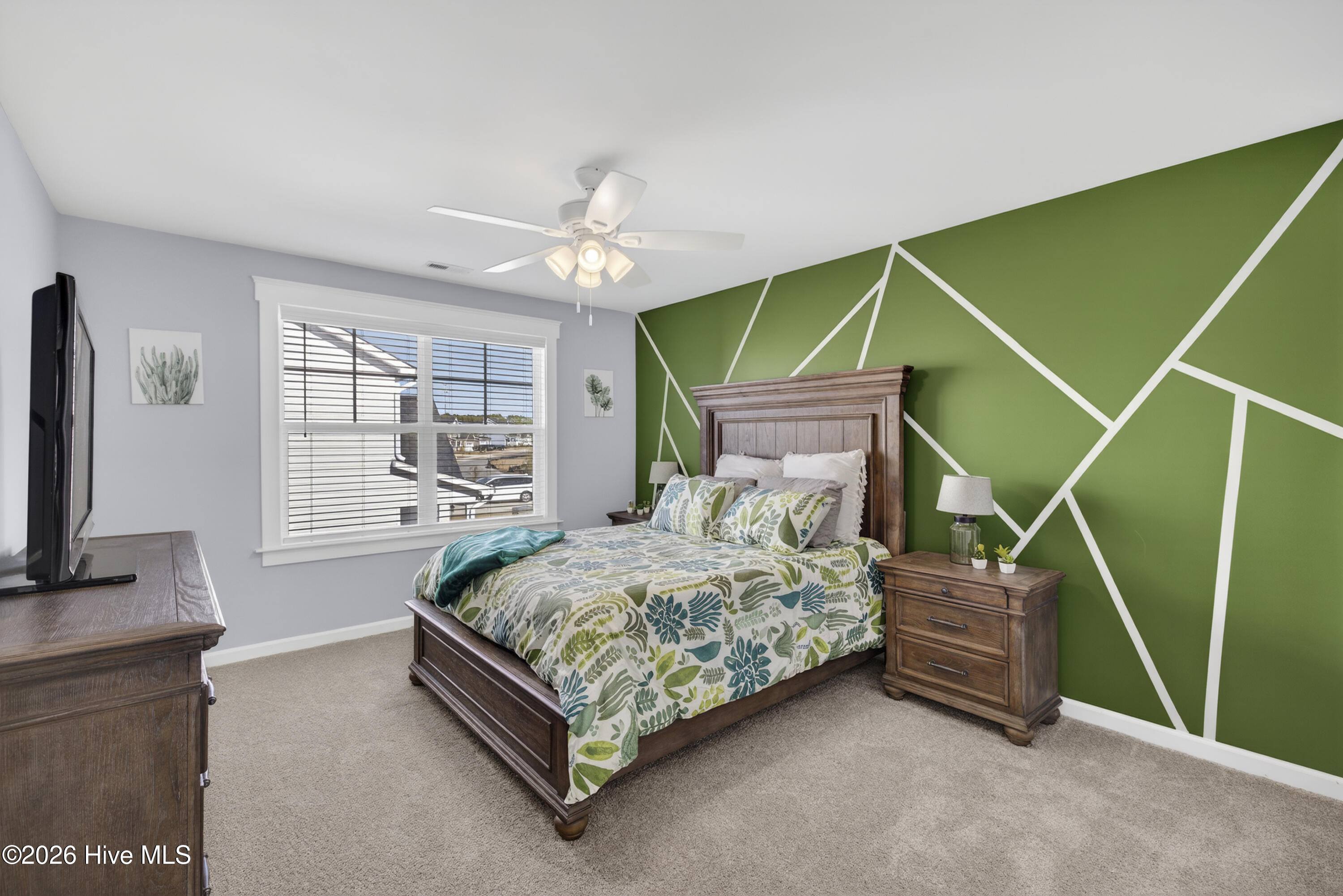 100548256 | Photo 38