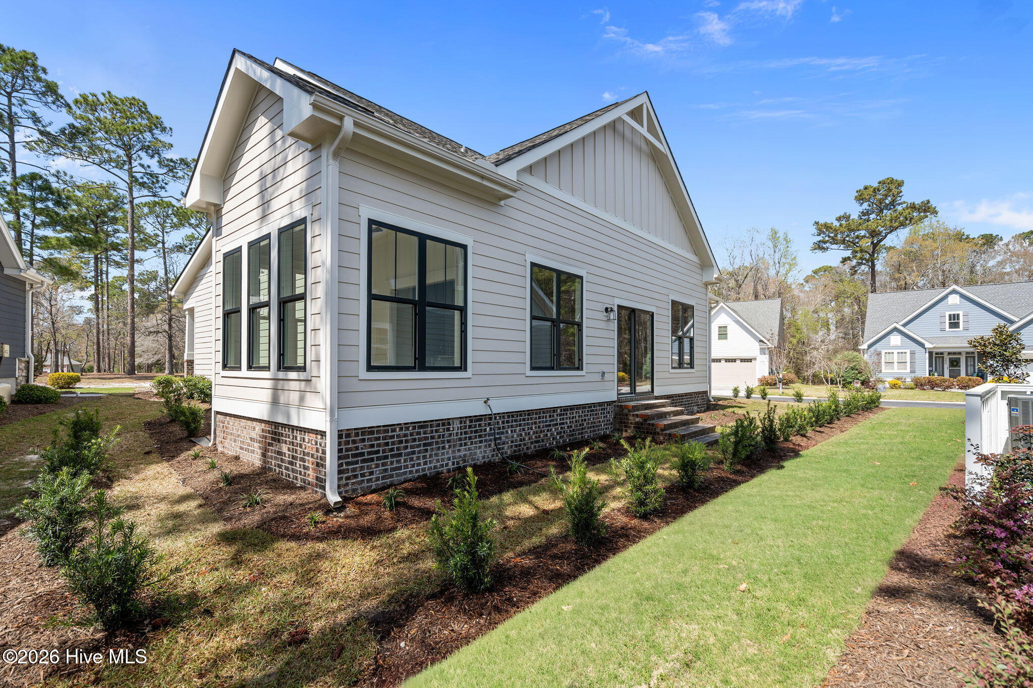 100564370 | Photo 44