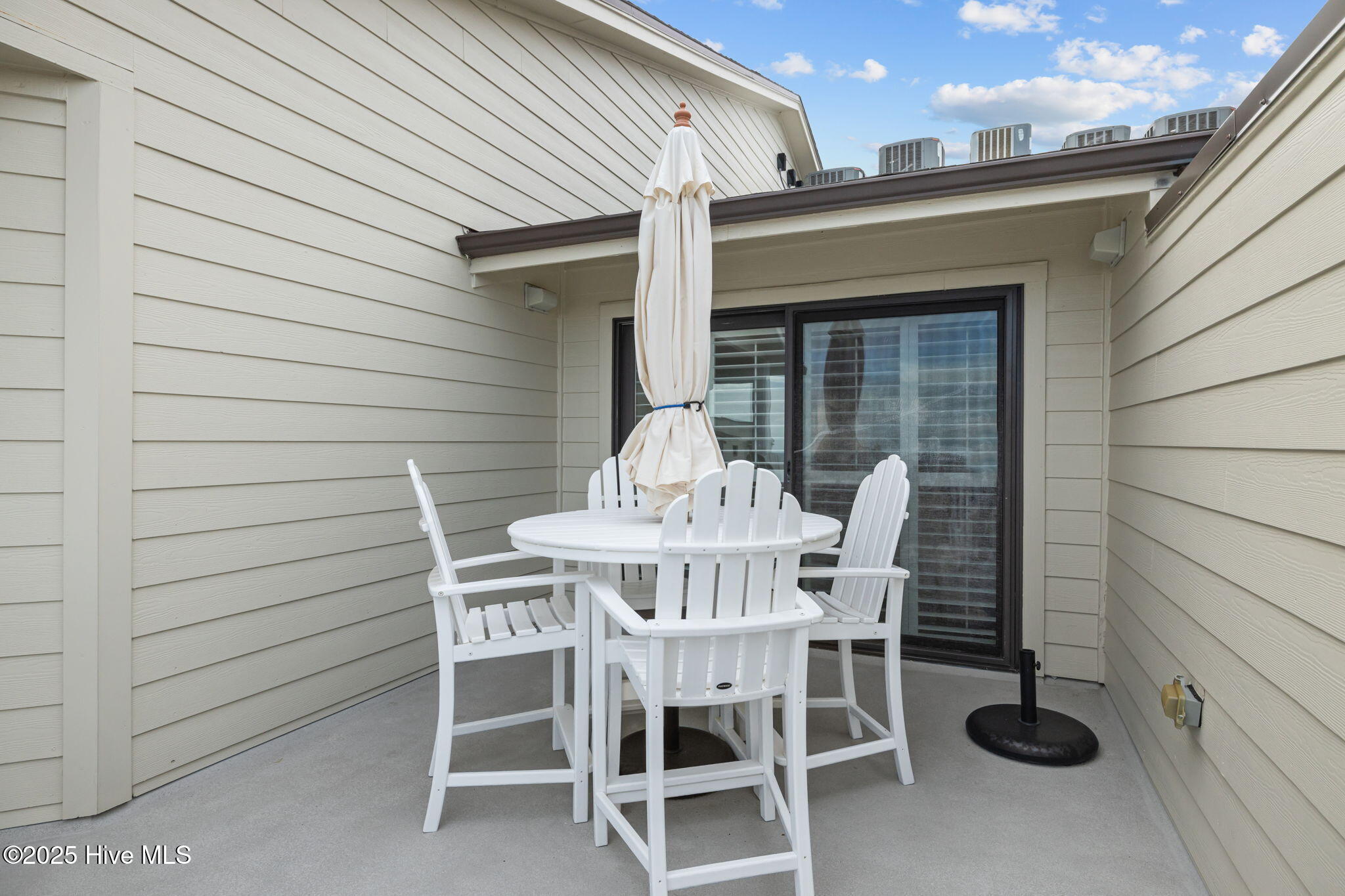 100543280 | Photo 34