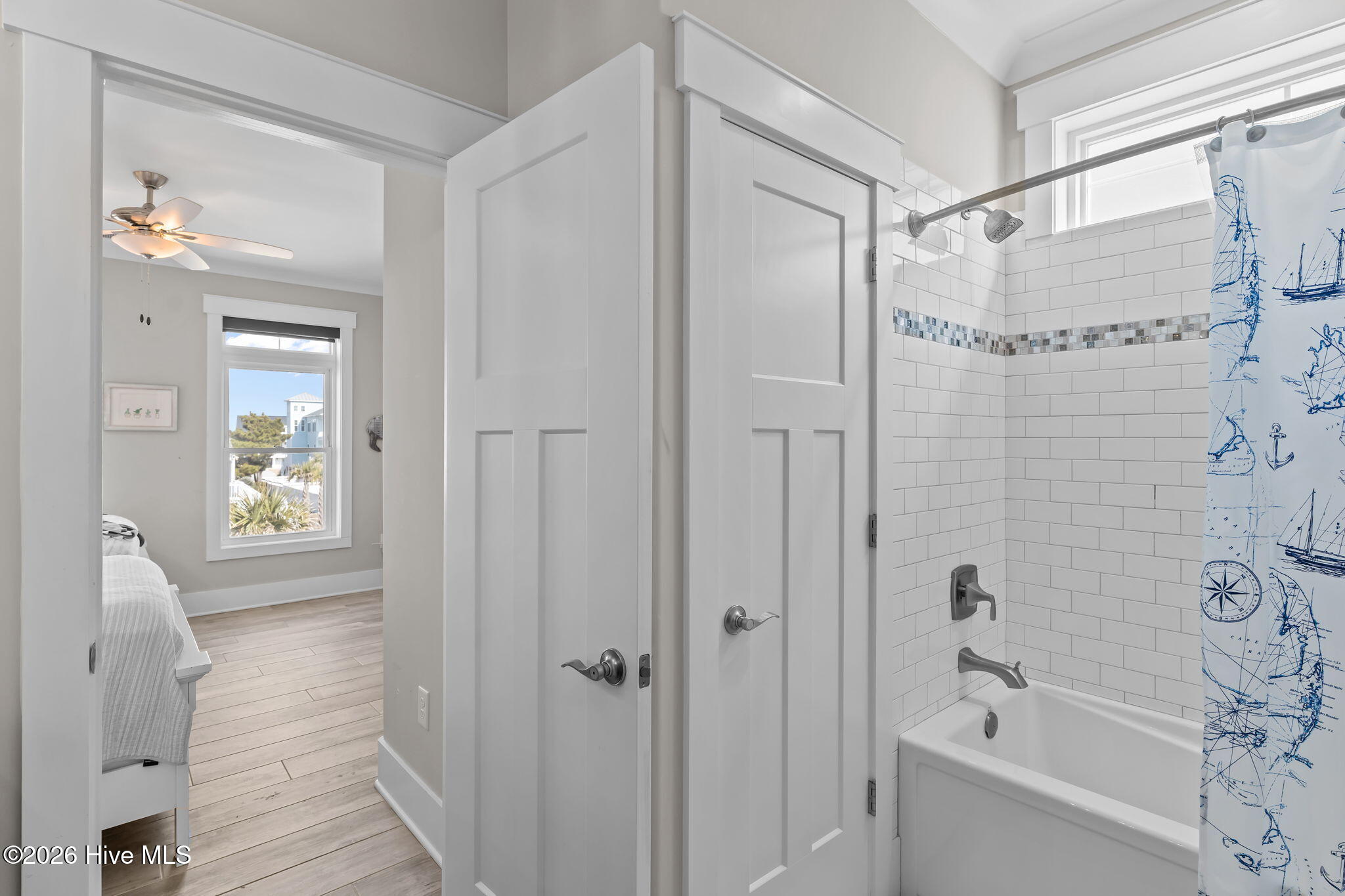 100554272 | Photo 45