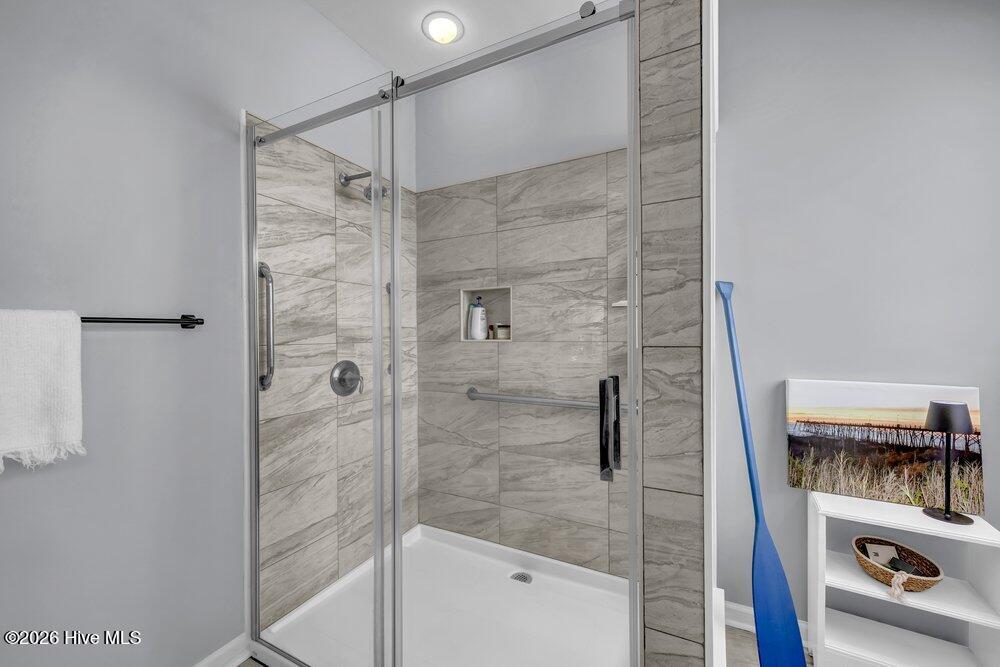 100567820 | Photo 19