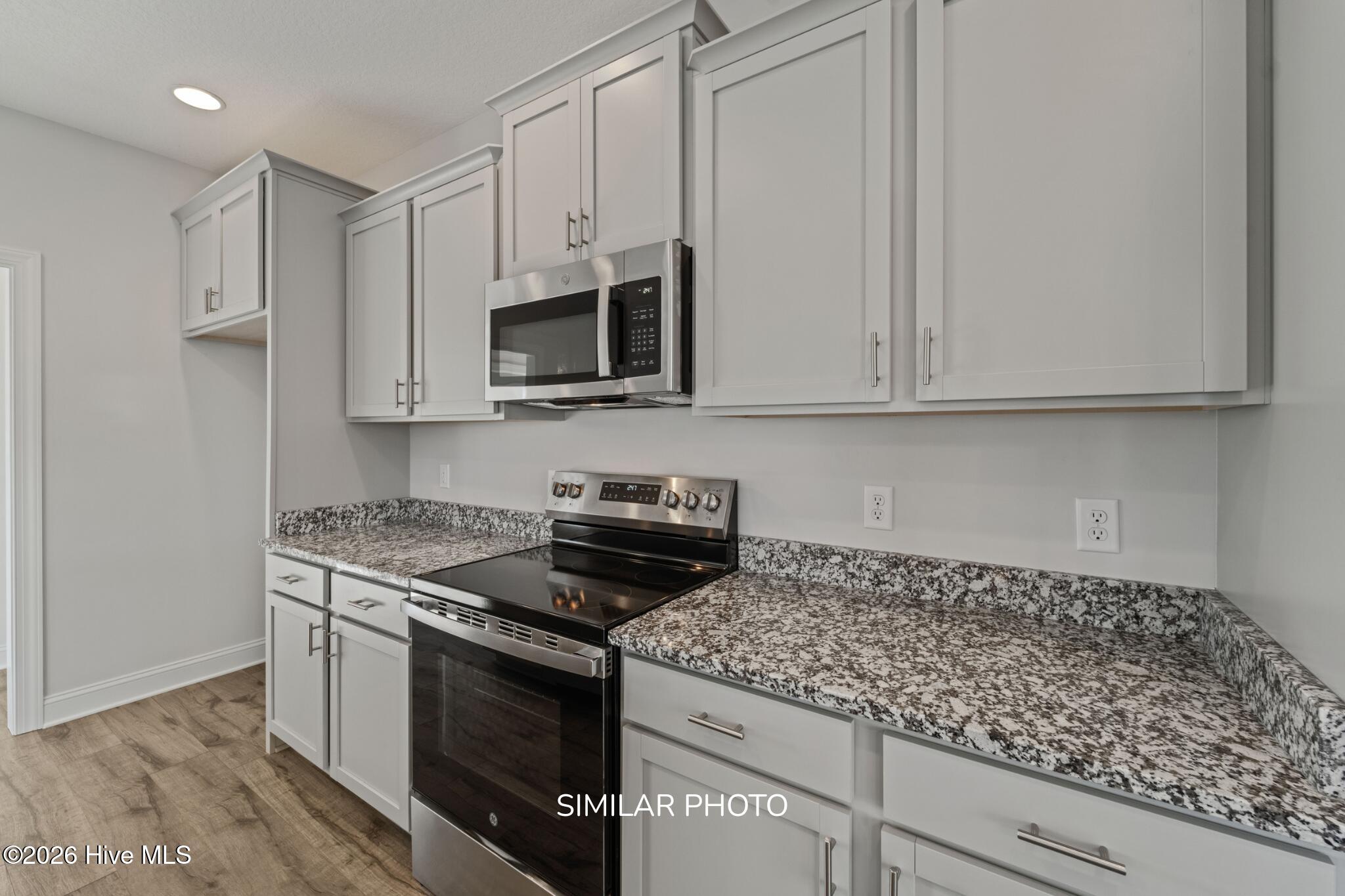 100548322 | Photo 18