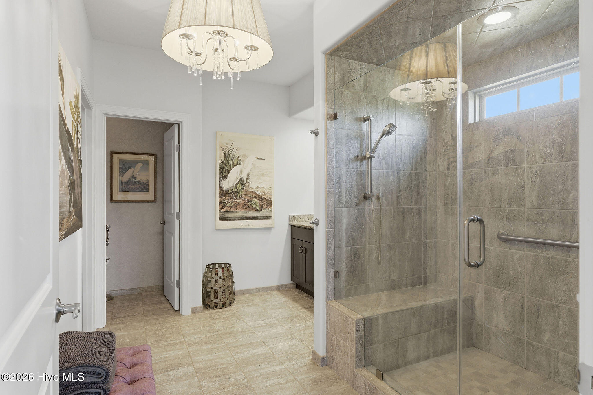 100561215 | Photo 33