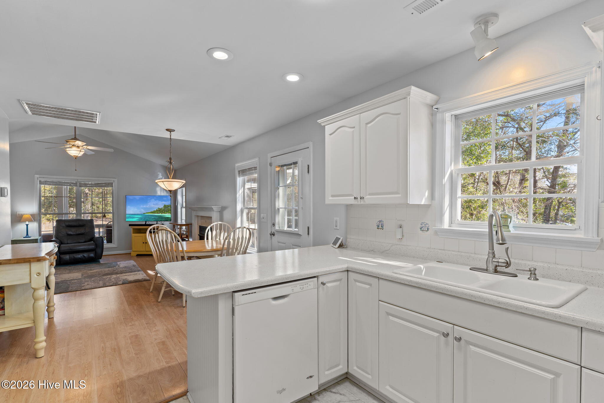 100546550 | Photo 15