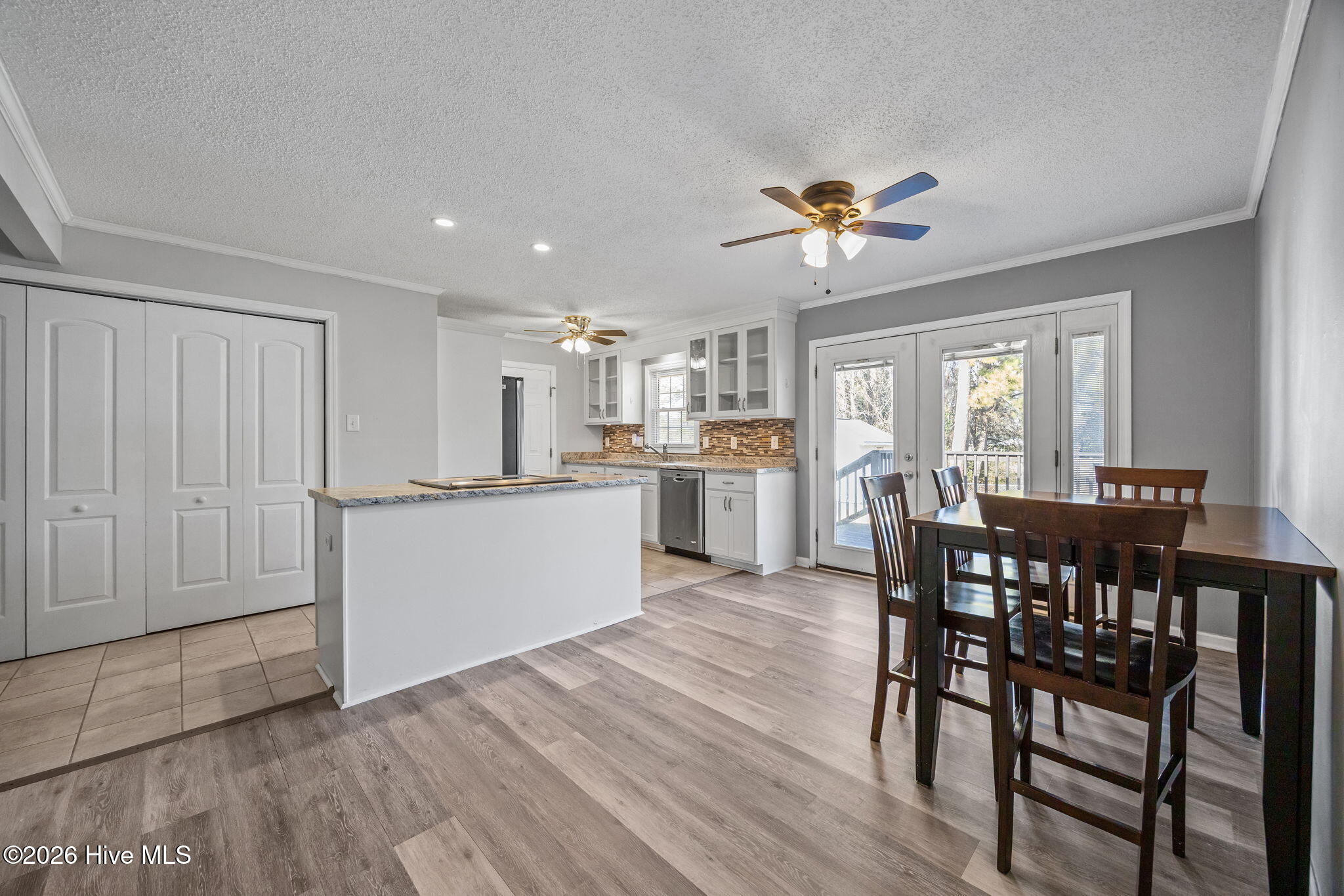 100554438 | Photo 18