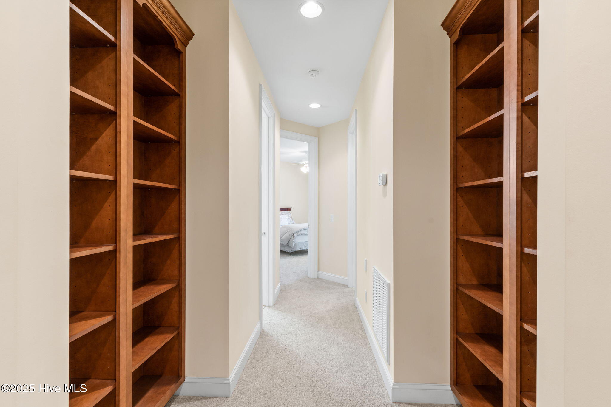 100518405 | Photo 45