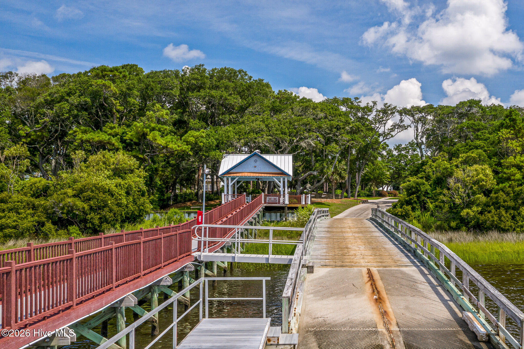 100548749 | Photo 27