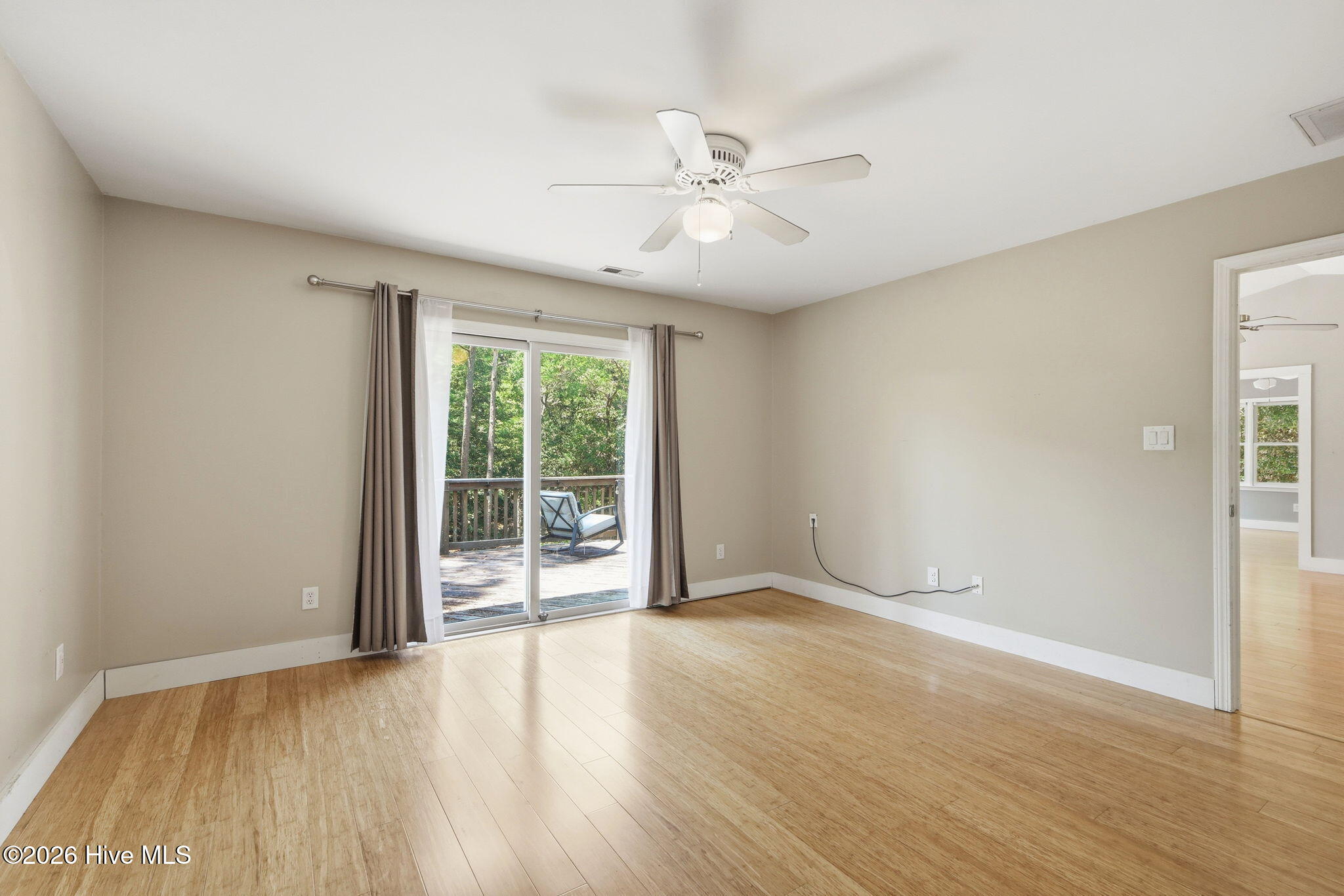 100585172 | Photo 25