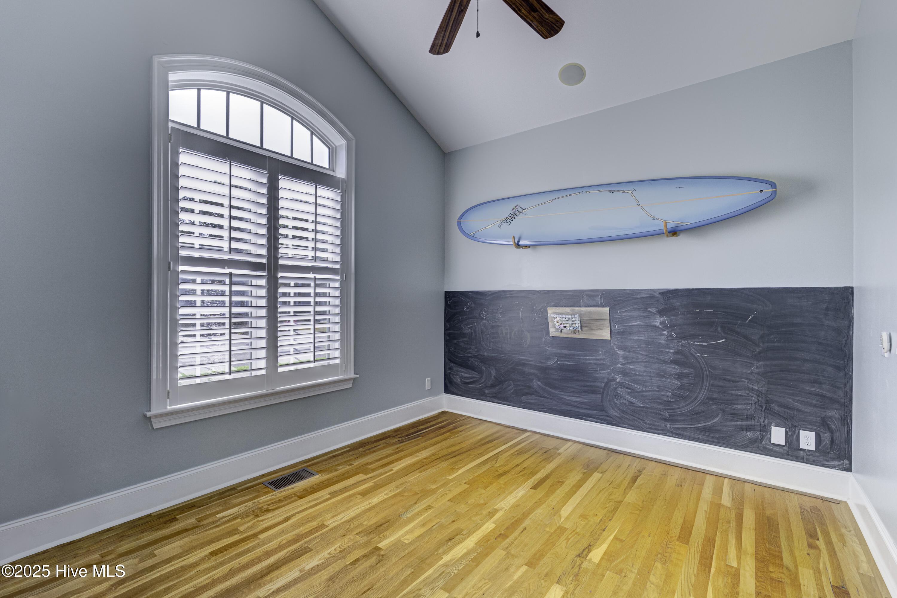 100535158 | Photo 32