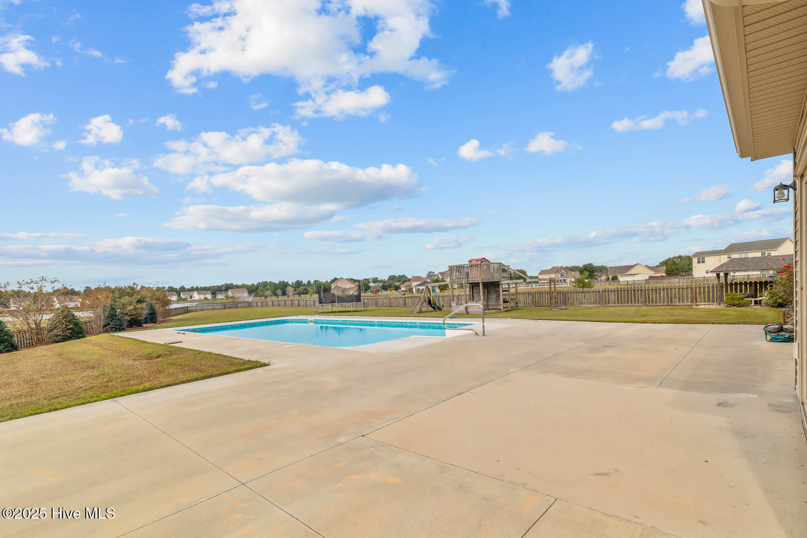 100532827 | Photo 67