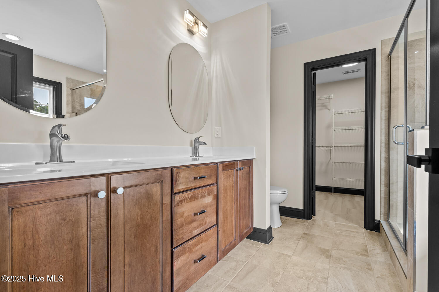 100536323 | Photo 30