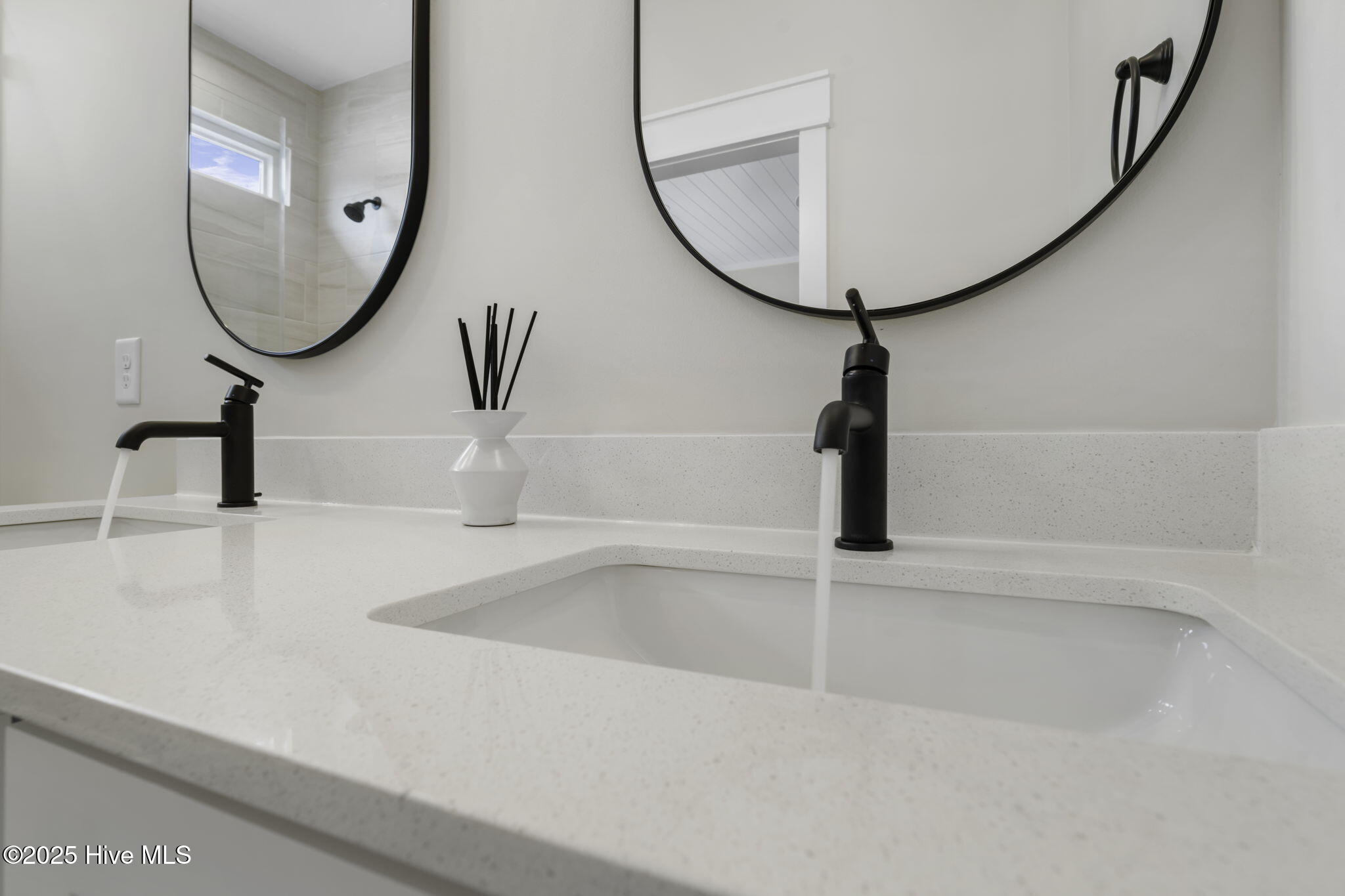 100519689 | Photo 39