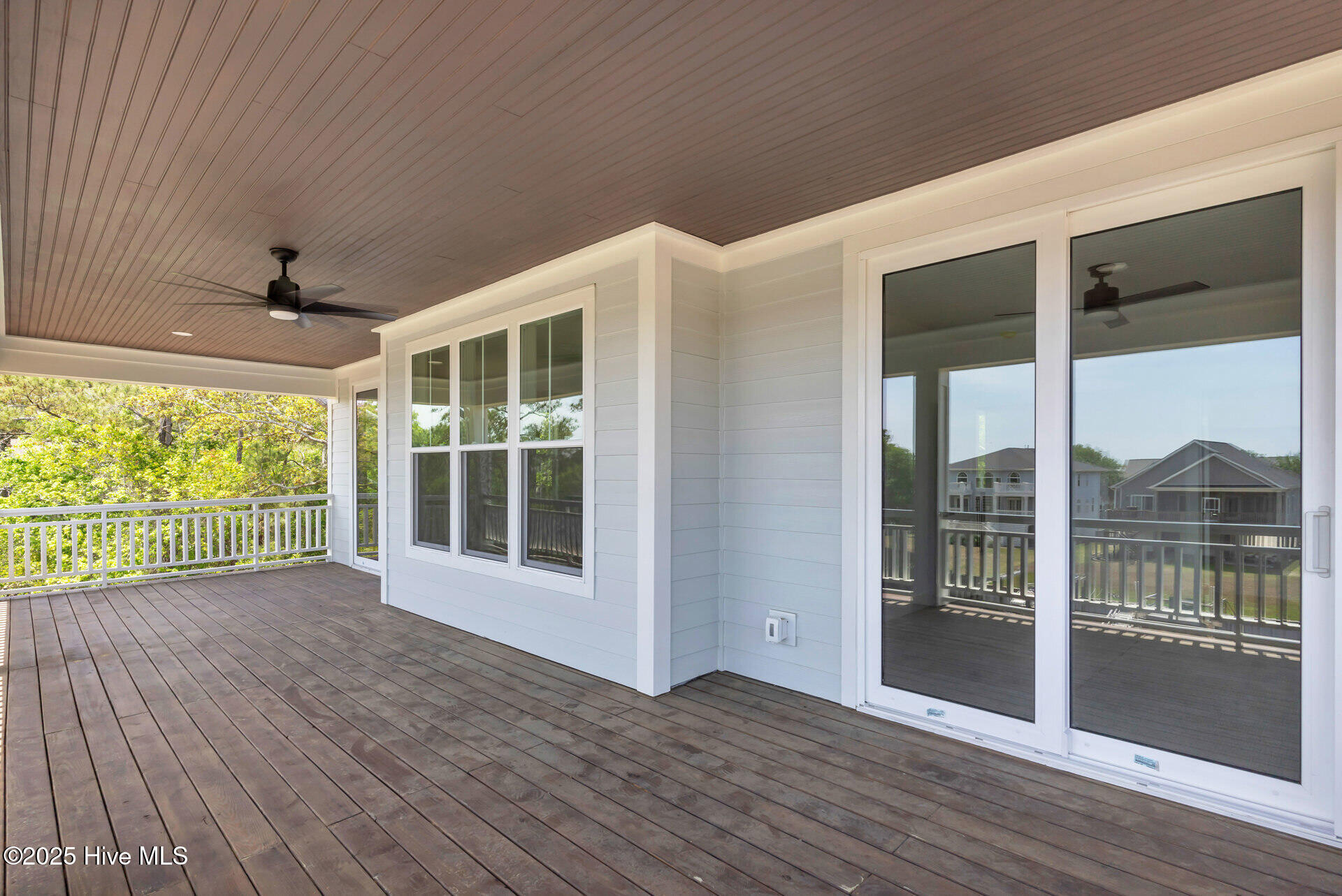 100547120 | Photo 21