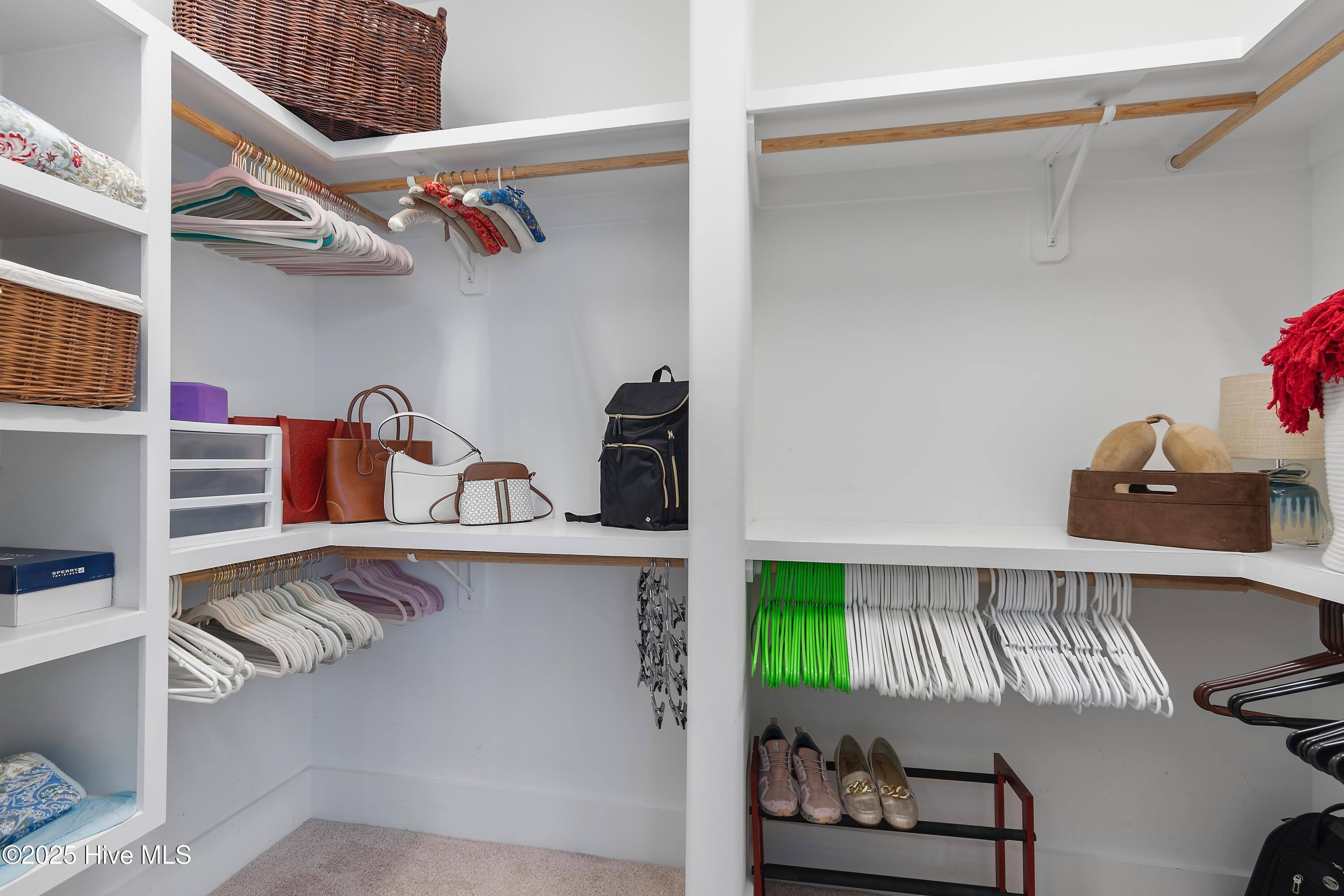 100534915 | Photo 26