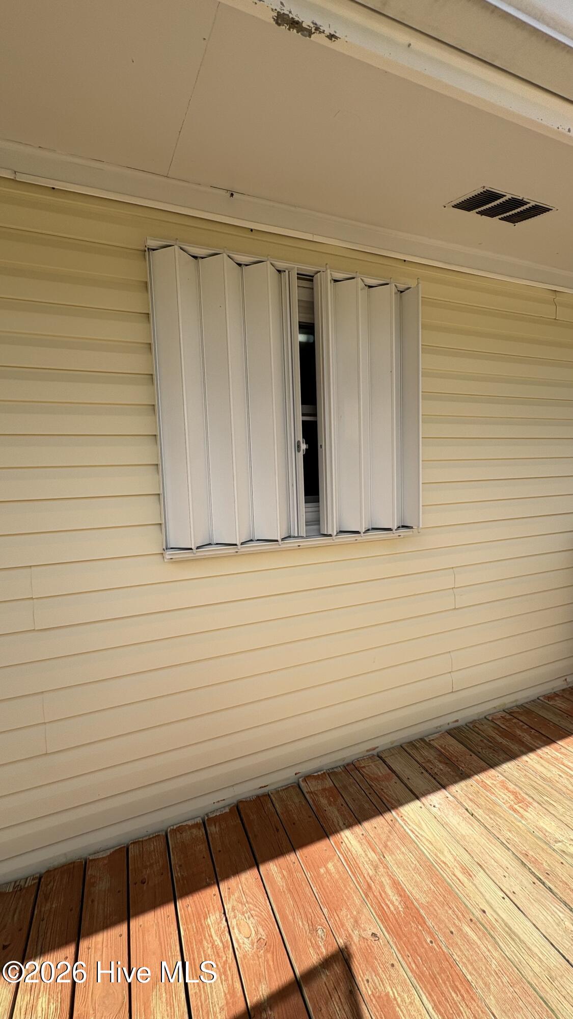 100562098 | Photo 15