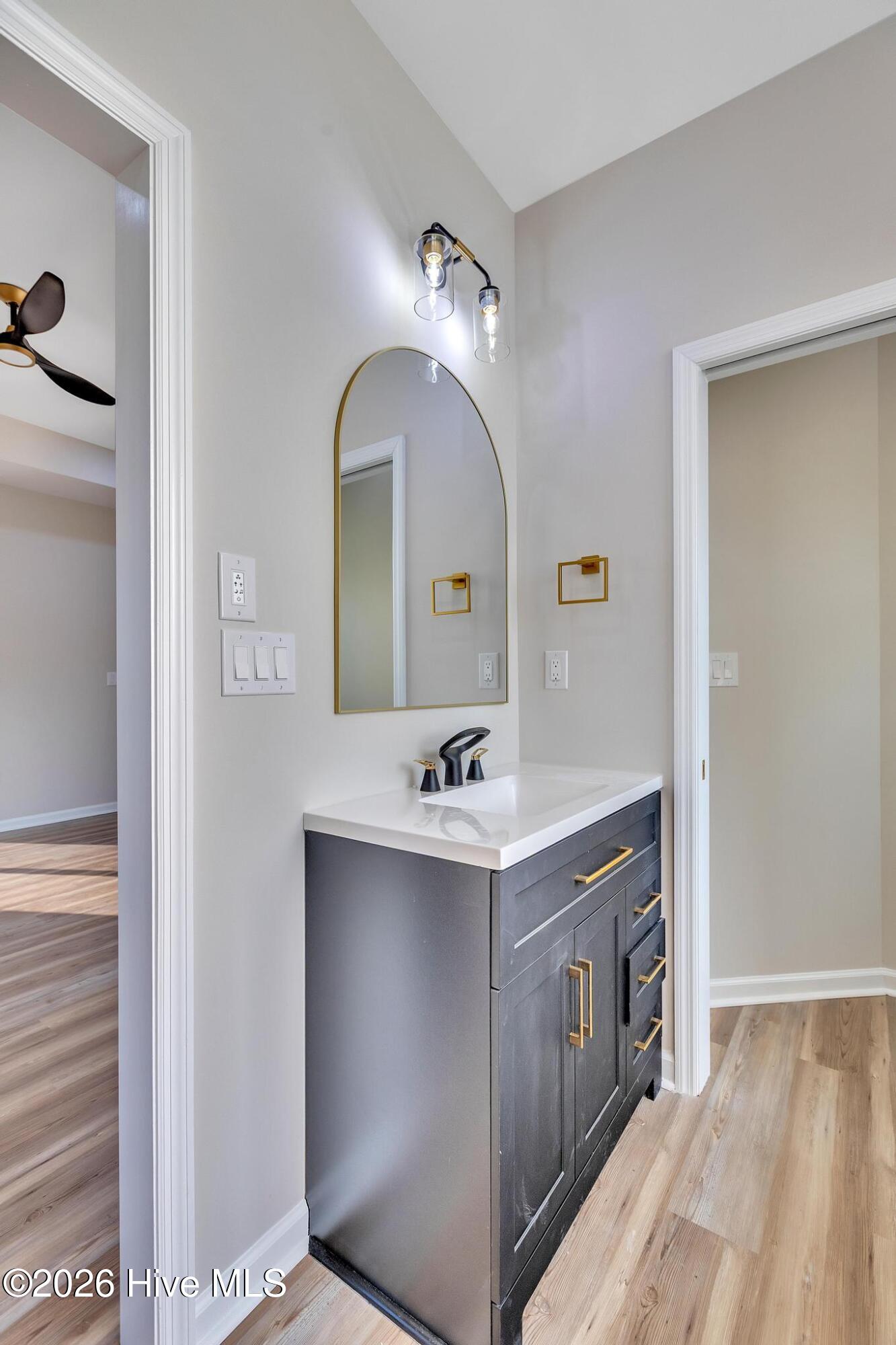 100552595 | Photo 30