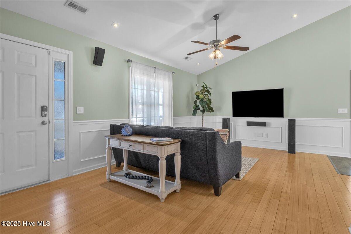 100546771 | Photo 11