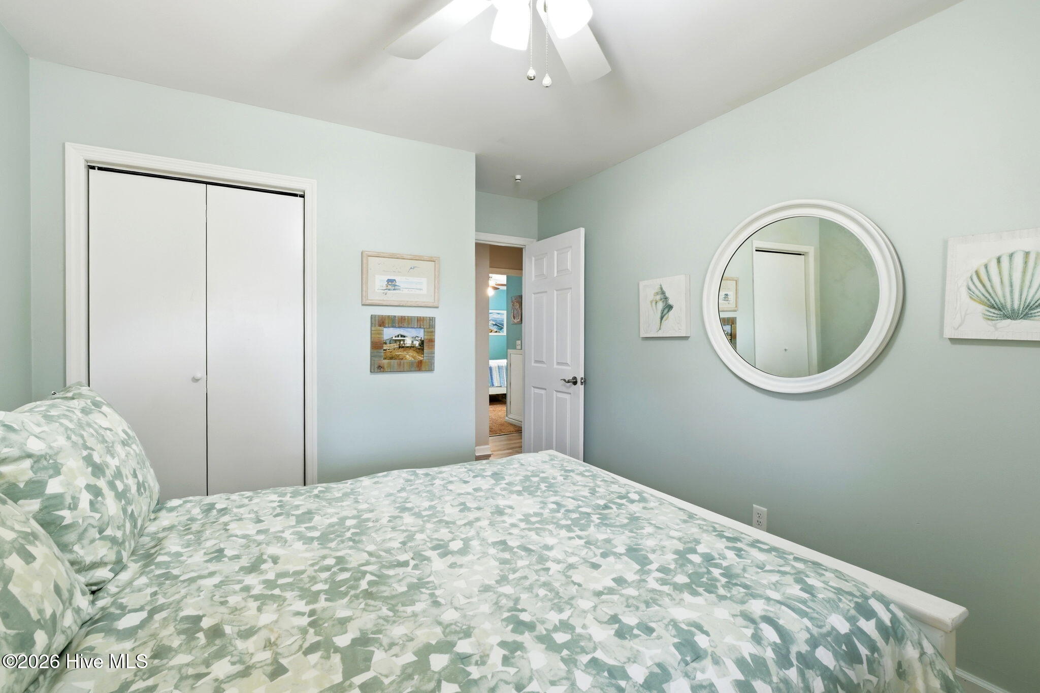 100560185 | Photo 25