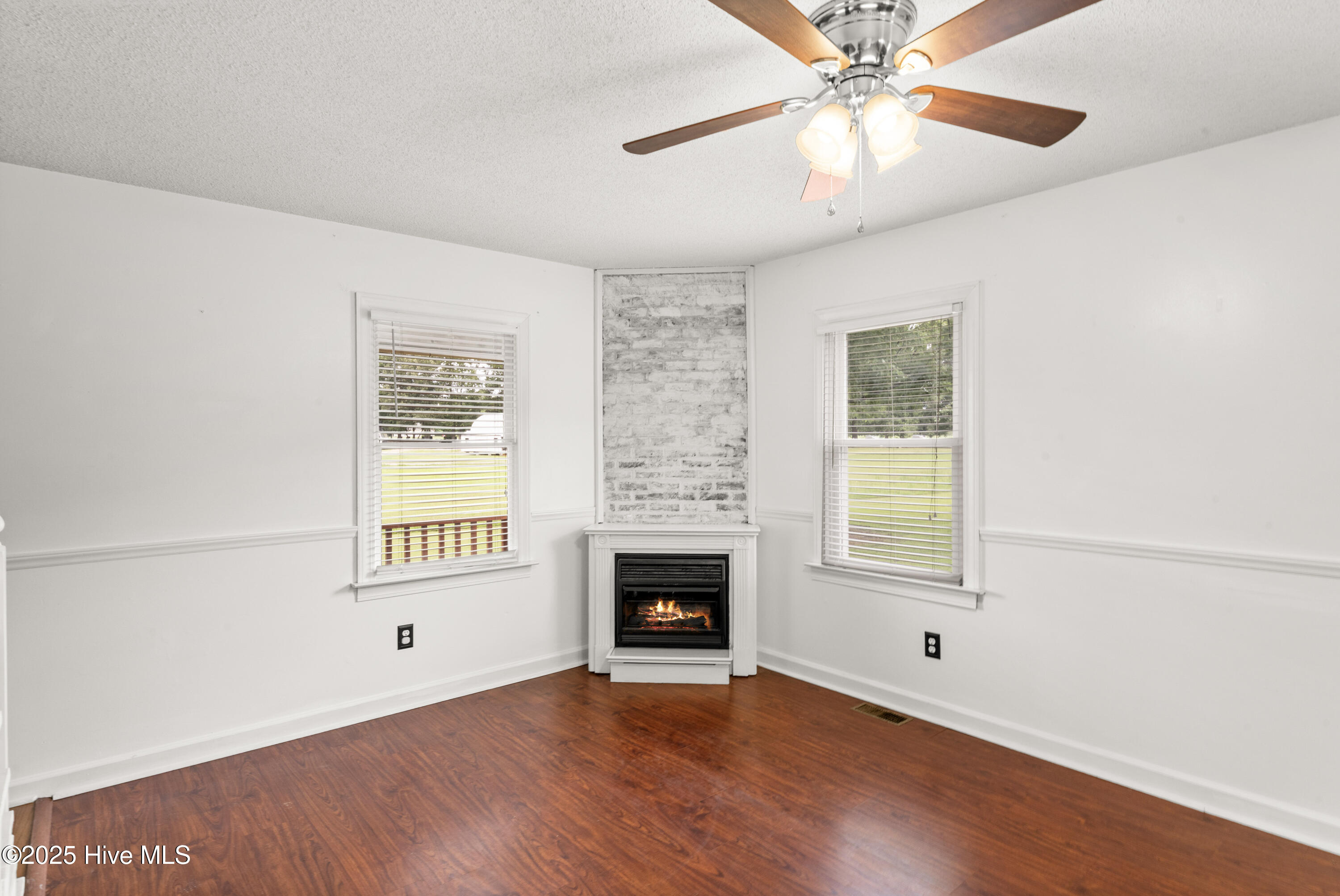 100523793 | Photo 12