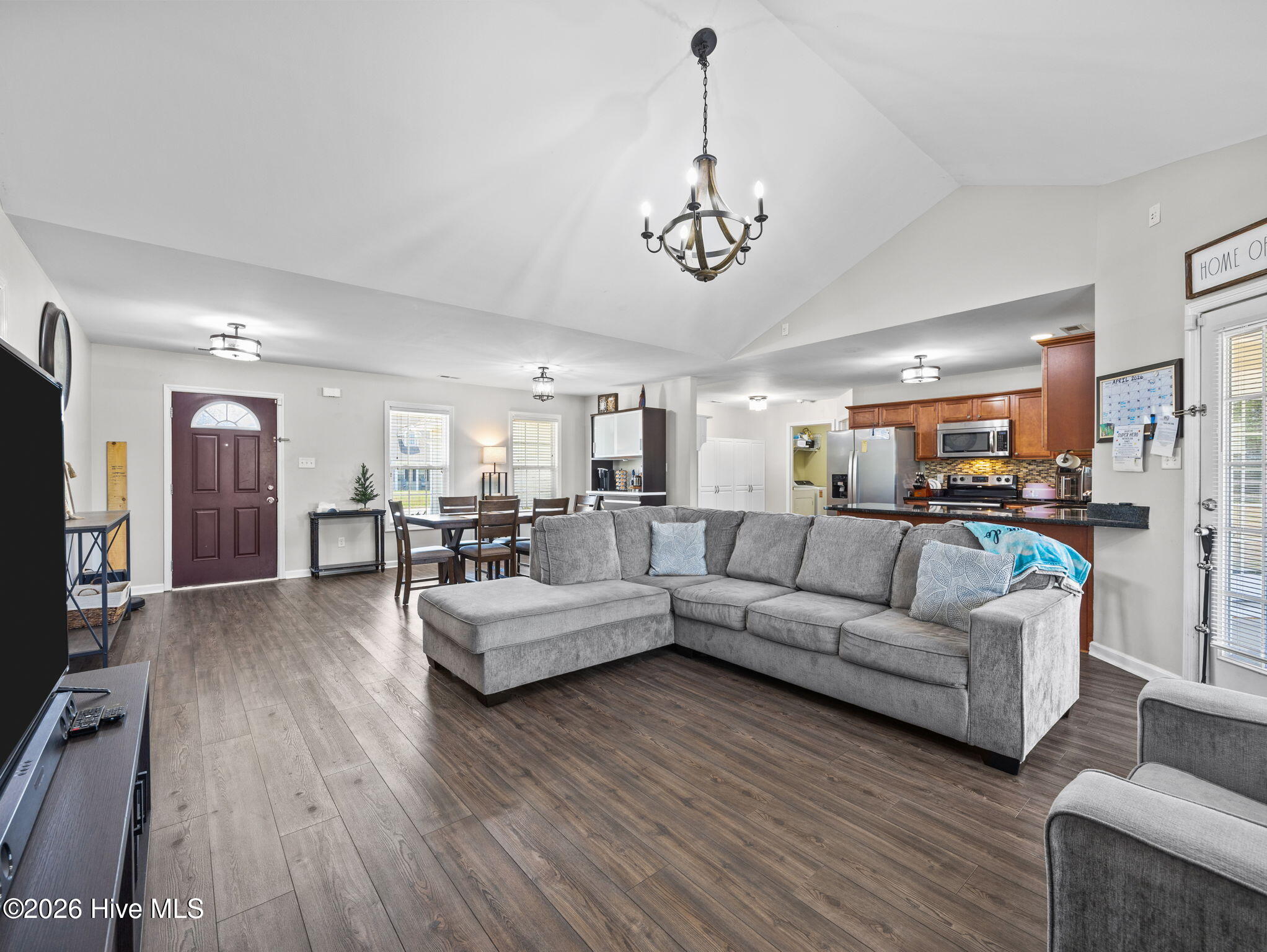 100569834 | Photo 10