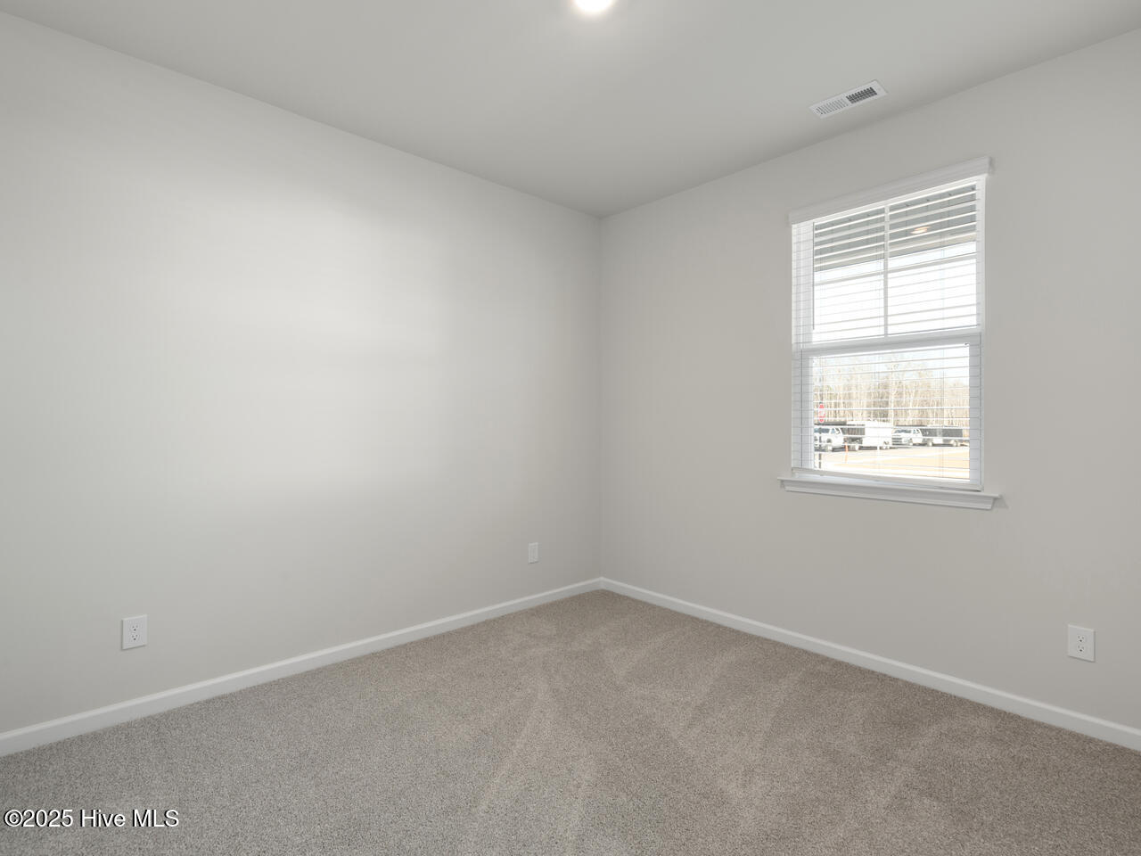 100563852 | Photo 24