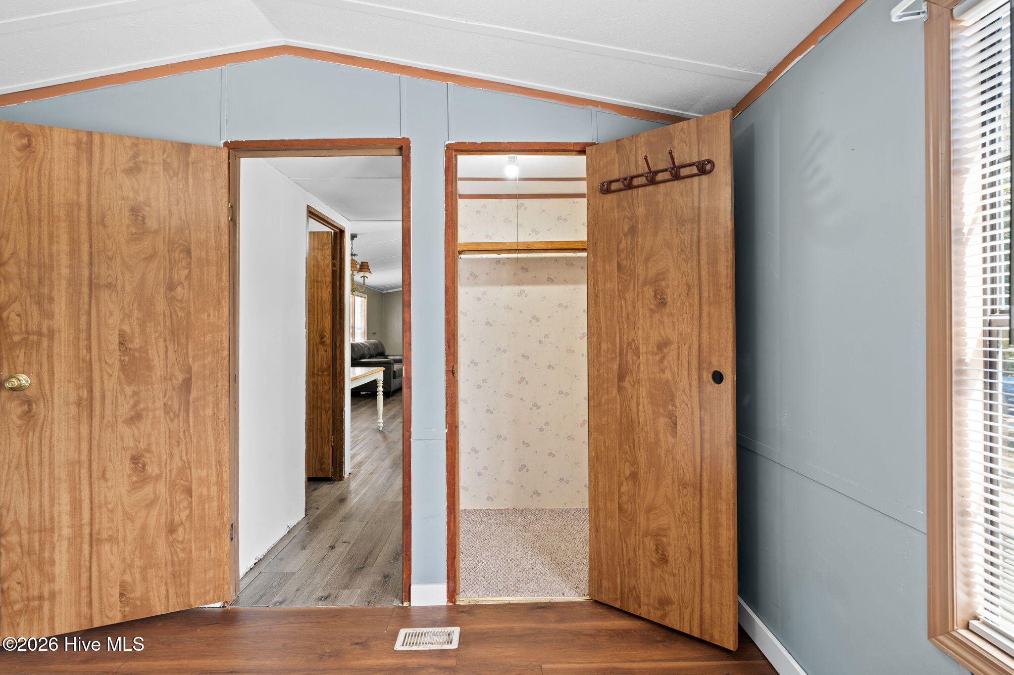 100564751 | Photo 21