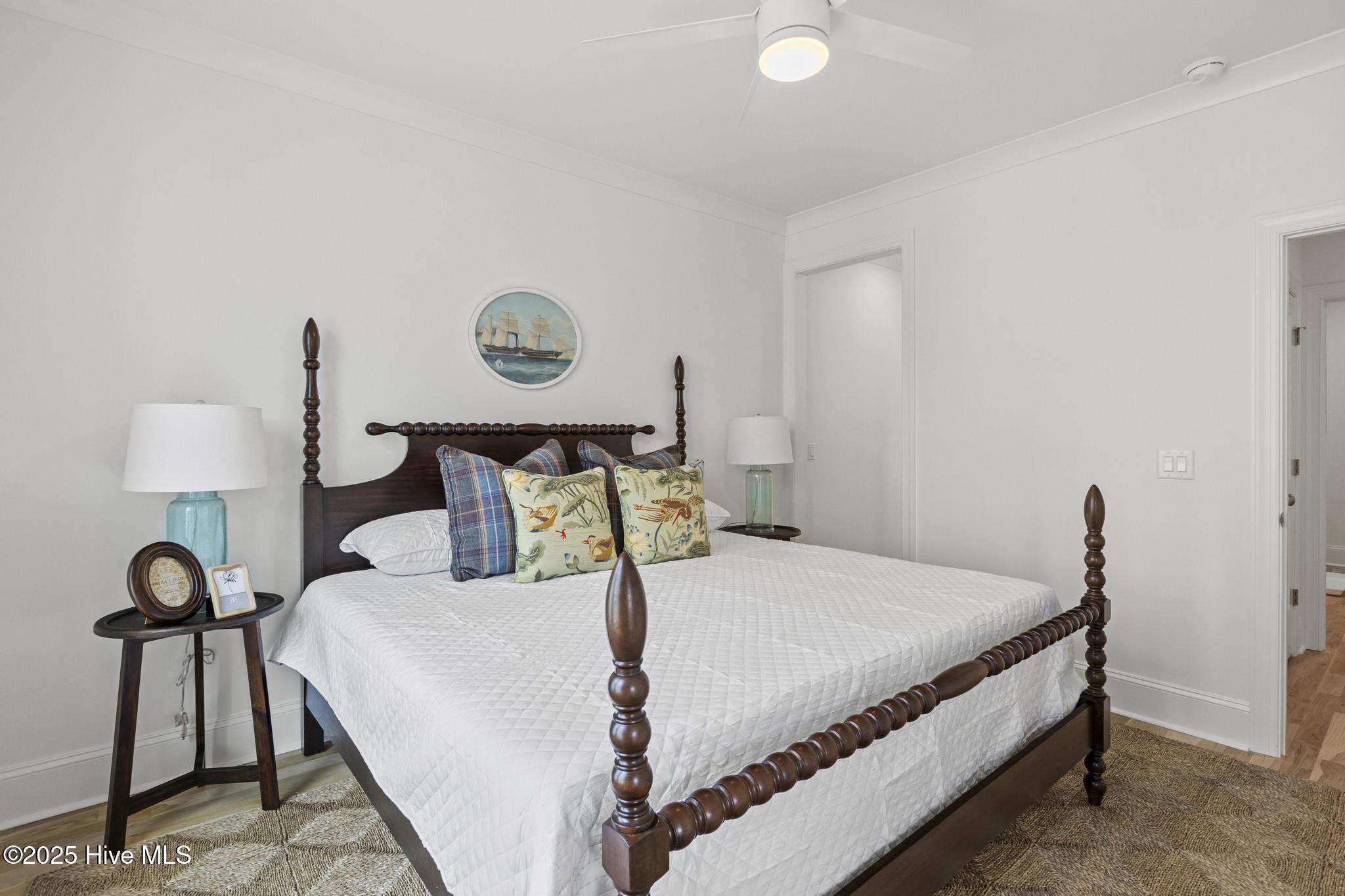 100565849 | Photo 21